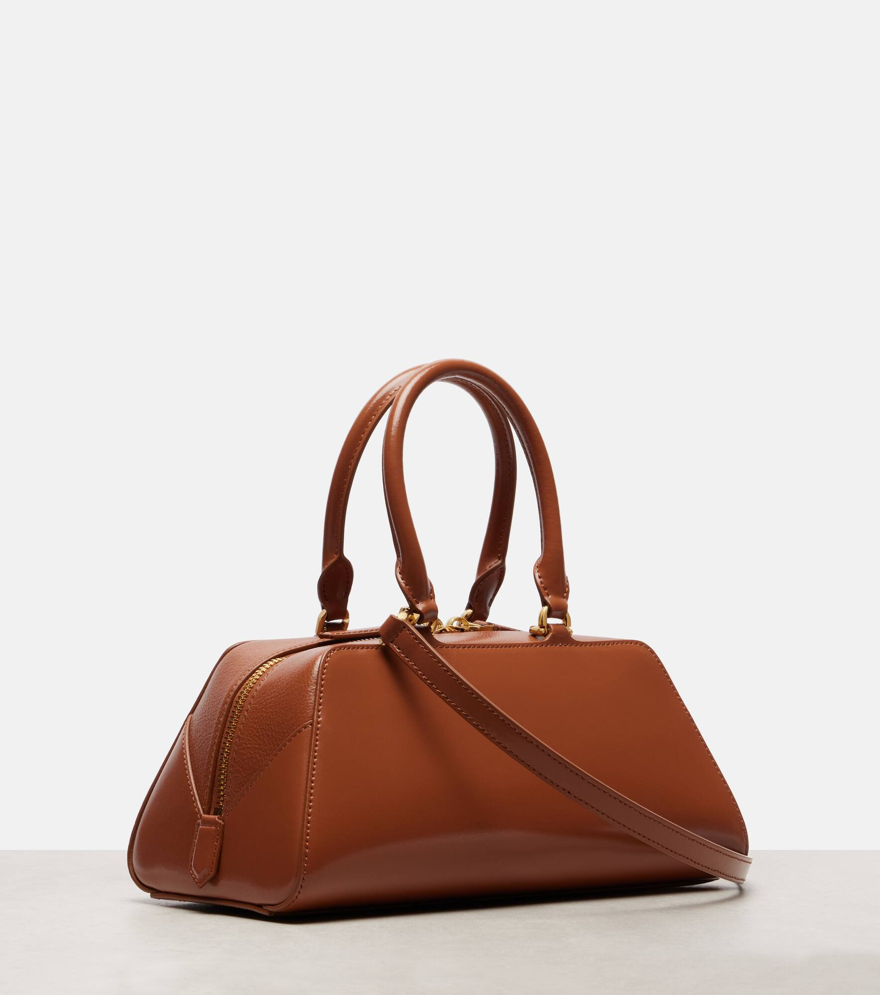 Antigona Small leather shoulder bag - 4