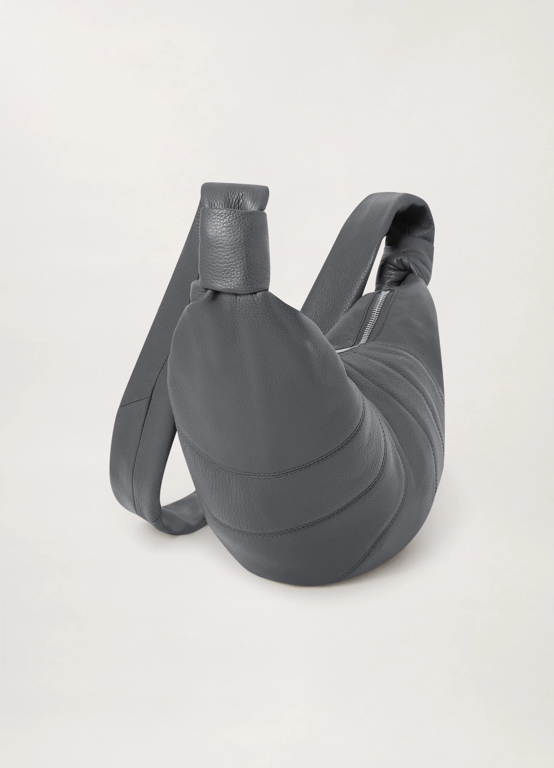 MEDIUM CROISSANT BAG
SOFT GRAINED LEATHER - 3