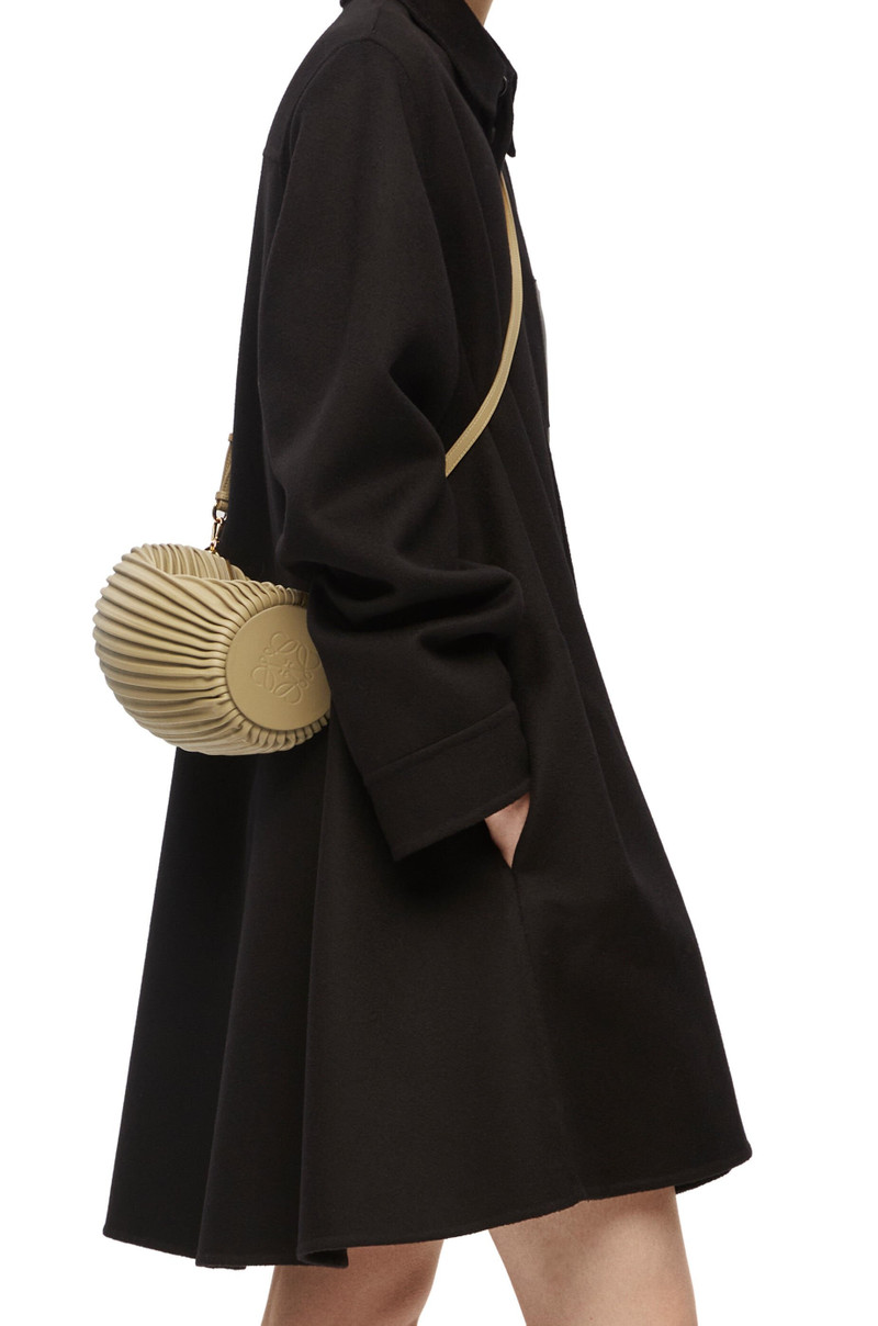 Bracelet Pouch in pleated nappa & Donut chain in resin 4