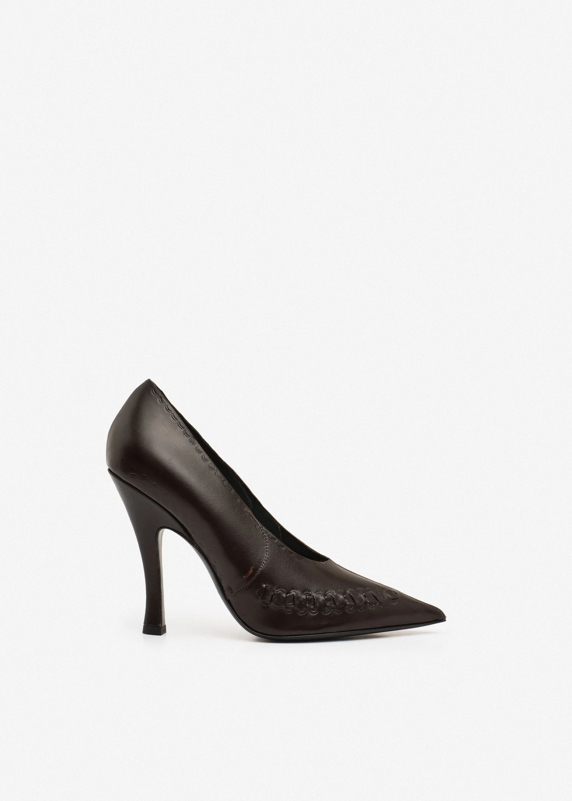 Podhale-style embroidered pointed pumps in brown leather - 1