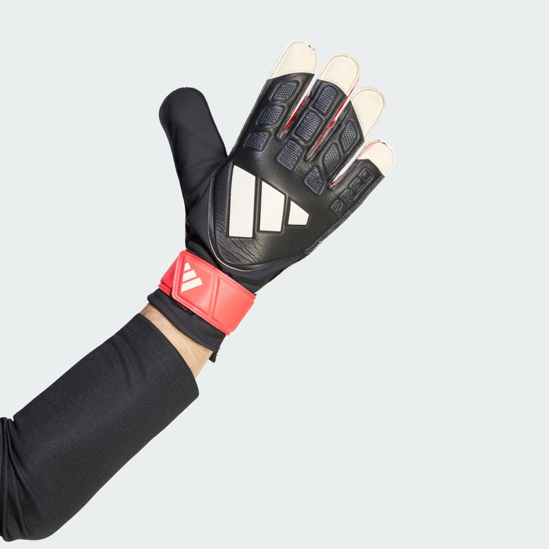 PREDATOR GOALKEEPER GLOVE TRAINING 3
