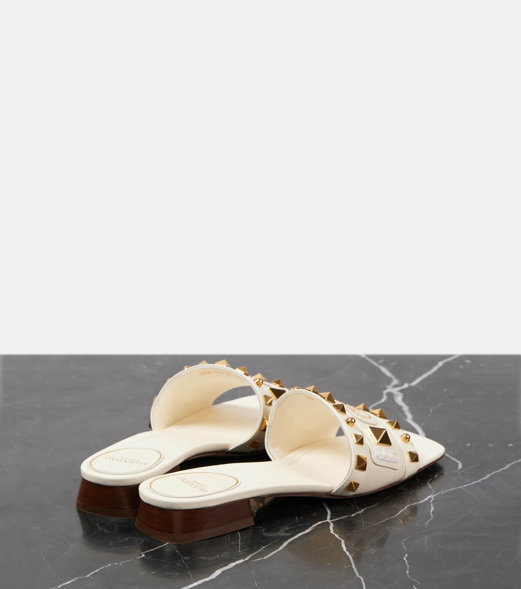 【関税込み】VALENTINO \"Plaster Caster\" slides Plaster Caster studded suede slides in brown - Valentino
