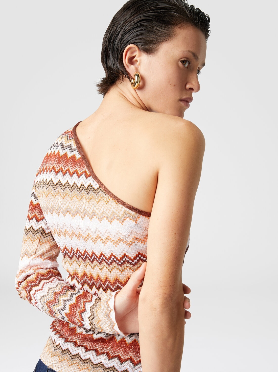One-shoulder top with serrated lamé zigzag pattern and ribs - 5