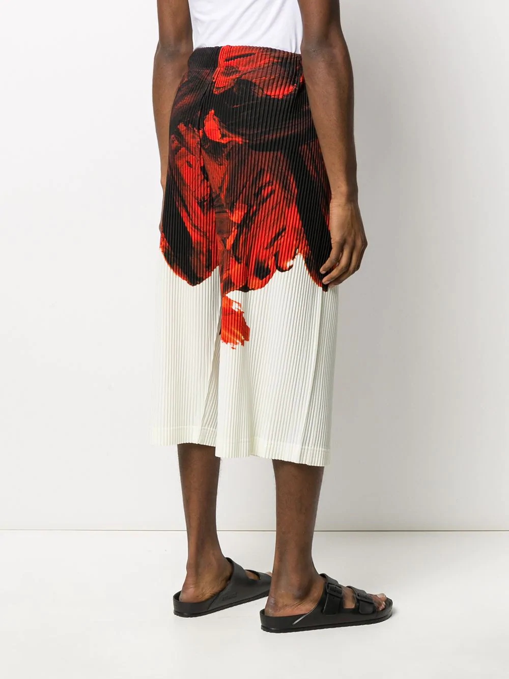 graphic print pleated trousers - 4