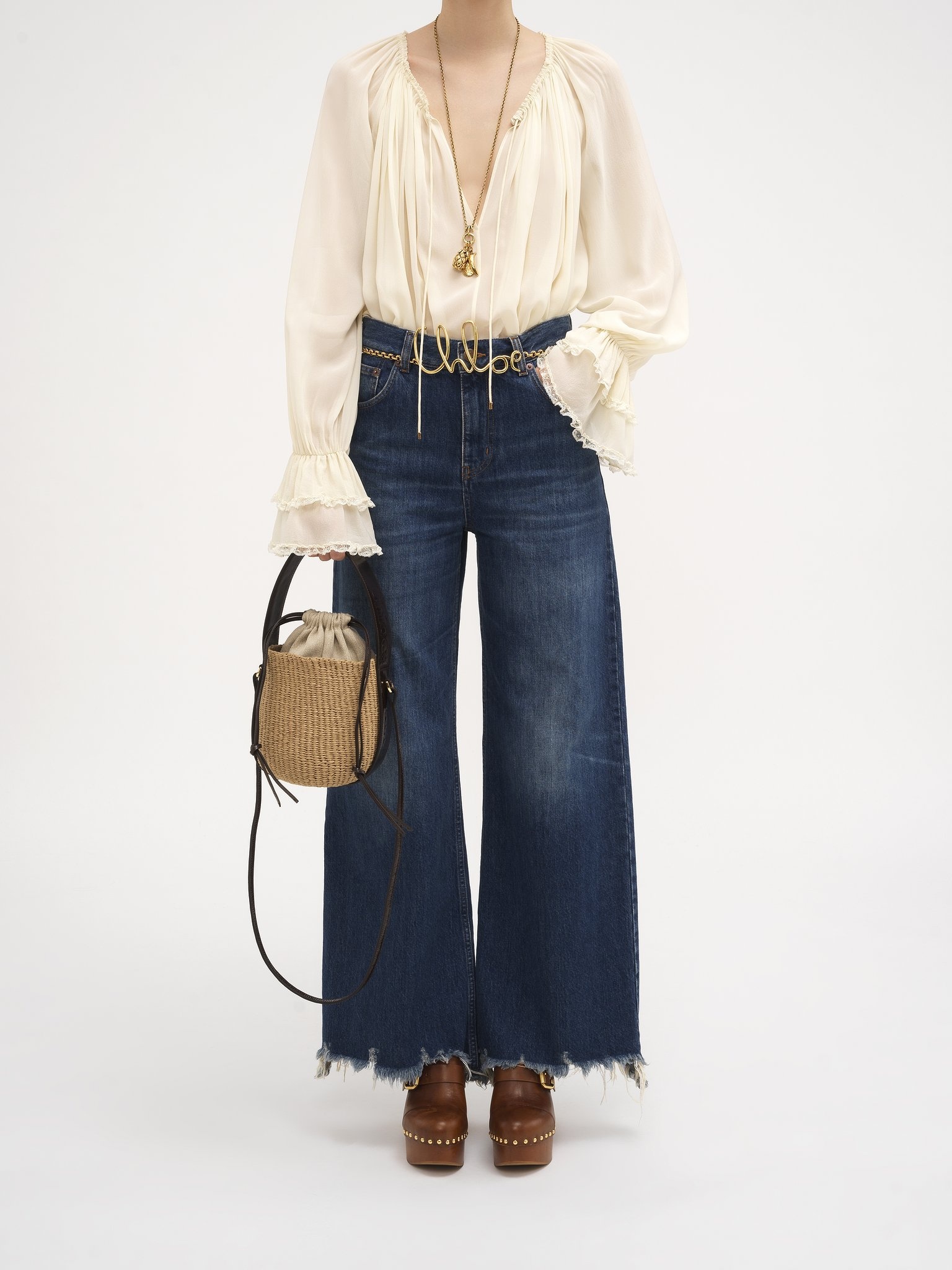 【送料&関税込】ChloAC Woody Small Basket Bag In Natural Fib Chloé Small Woody Basket In Natural Fibers in White | Chloé US