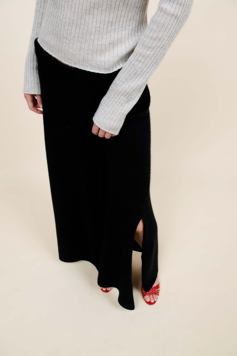 SIDE SLIT SKIRT 4