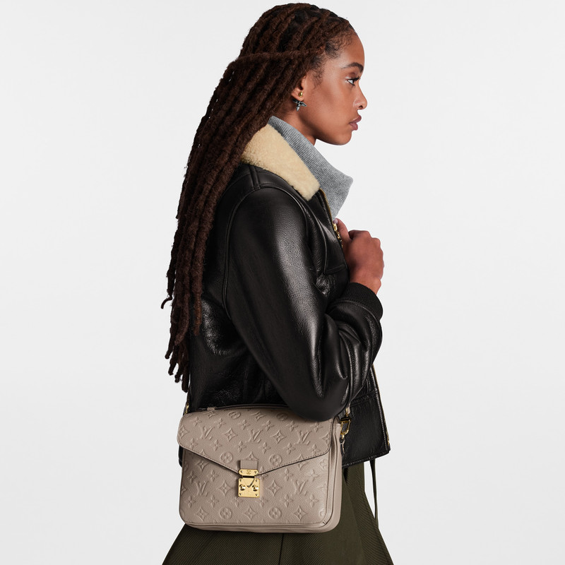Louis Vuitton Pochette Métis outlook