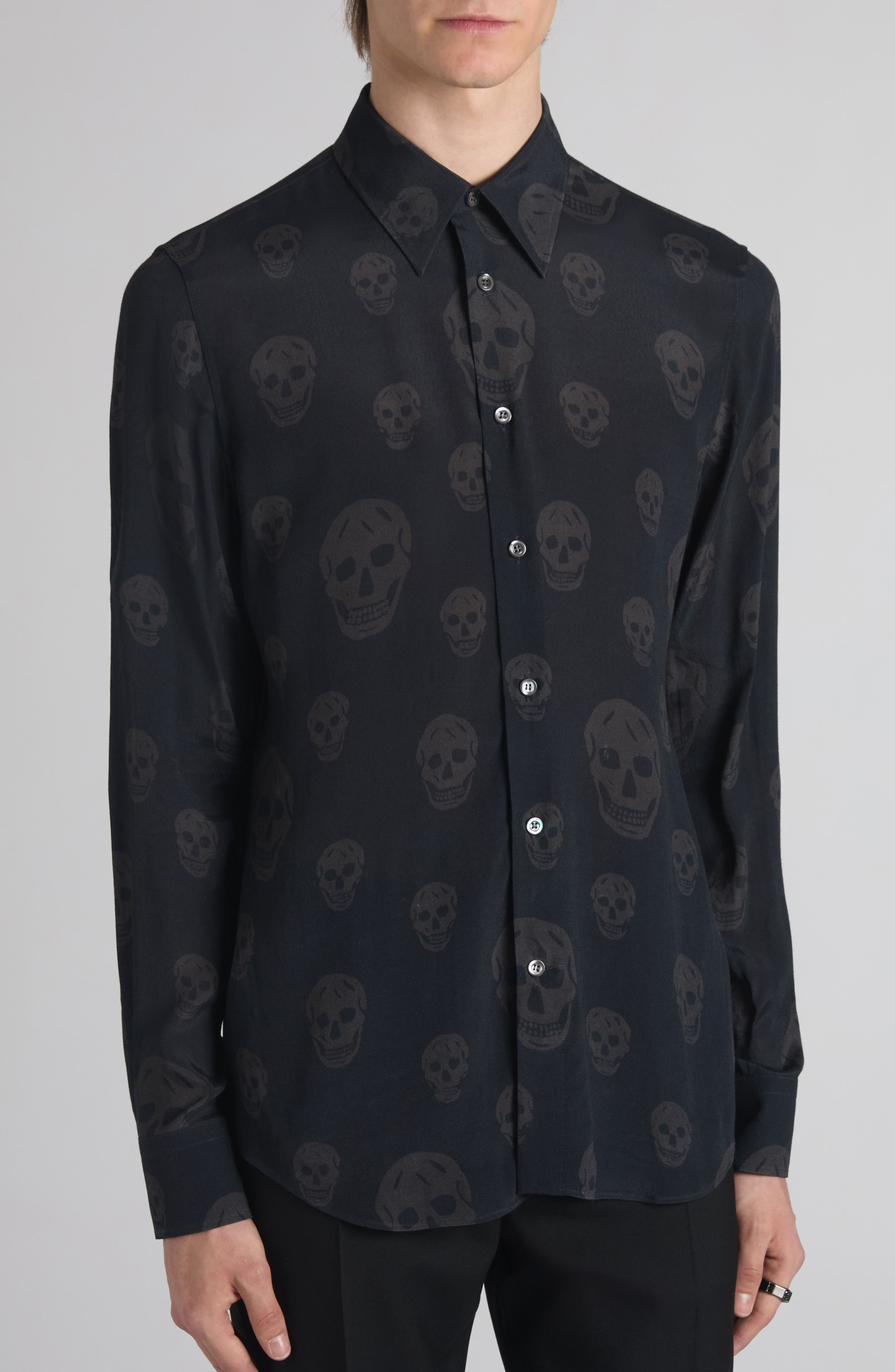 McQueen Skull Print Shop Button-Up Shirt in Black - 5