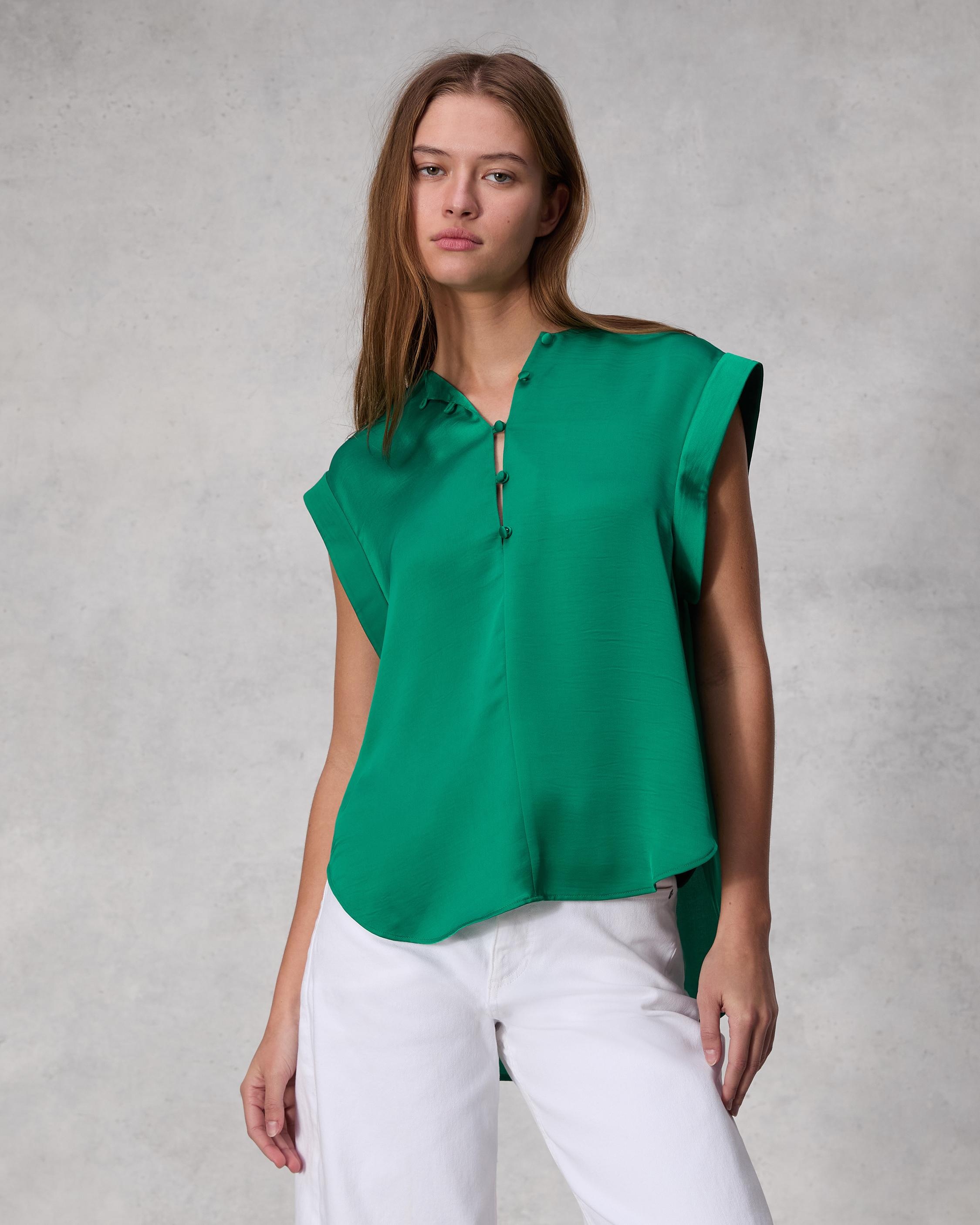 Maple Satin Top
Classic Fit - 2