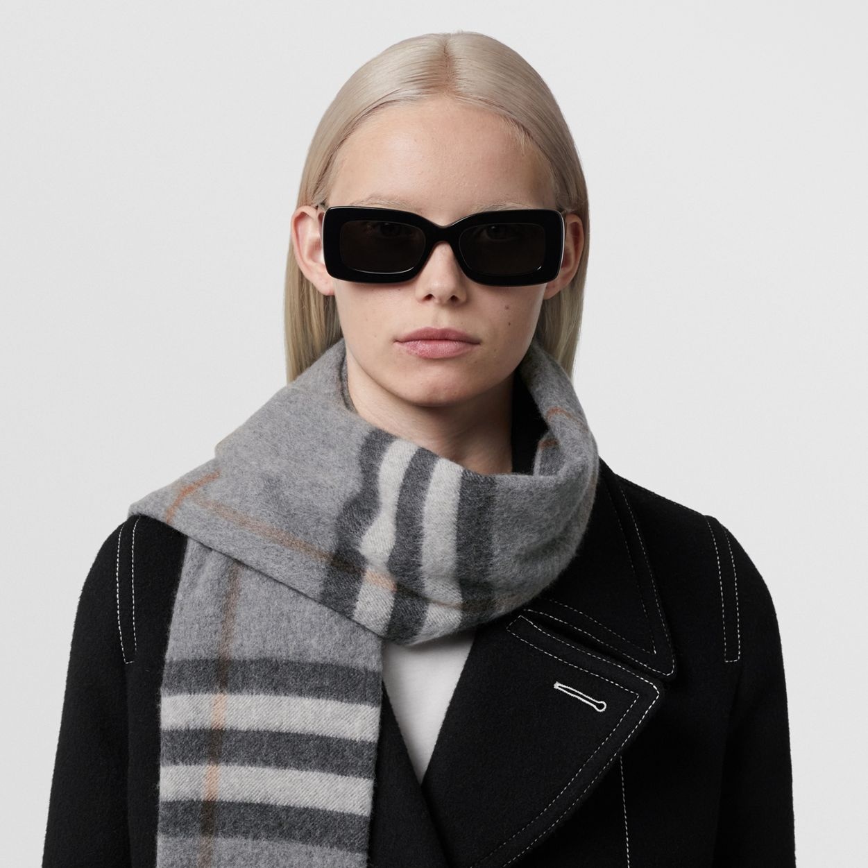 The Classic Check Cashmere Scarf - 3