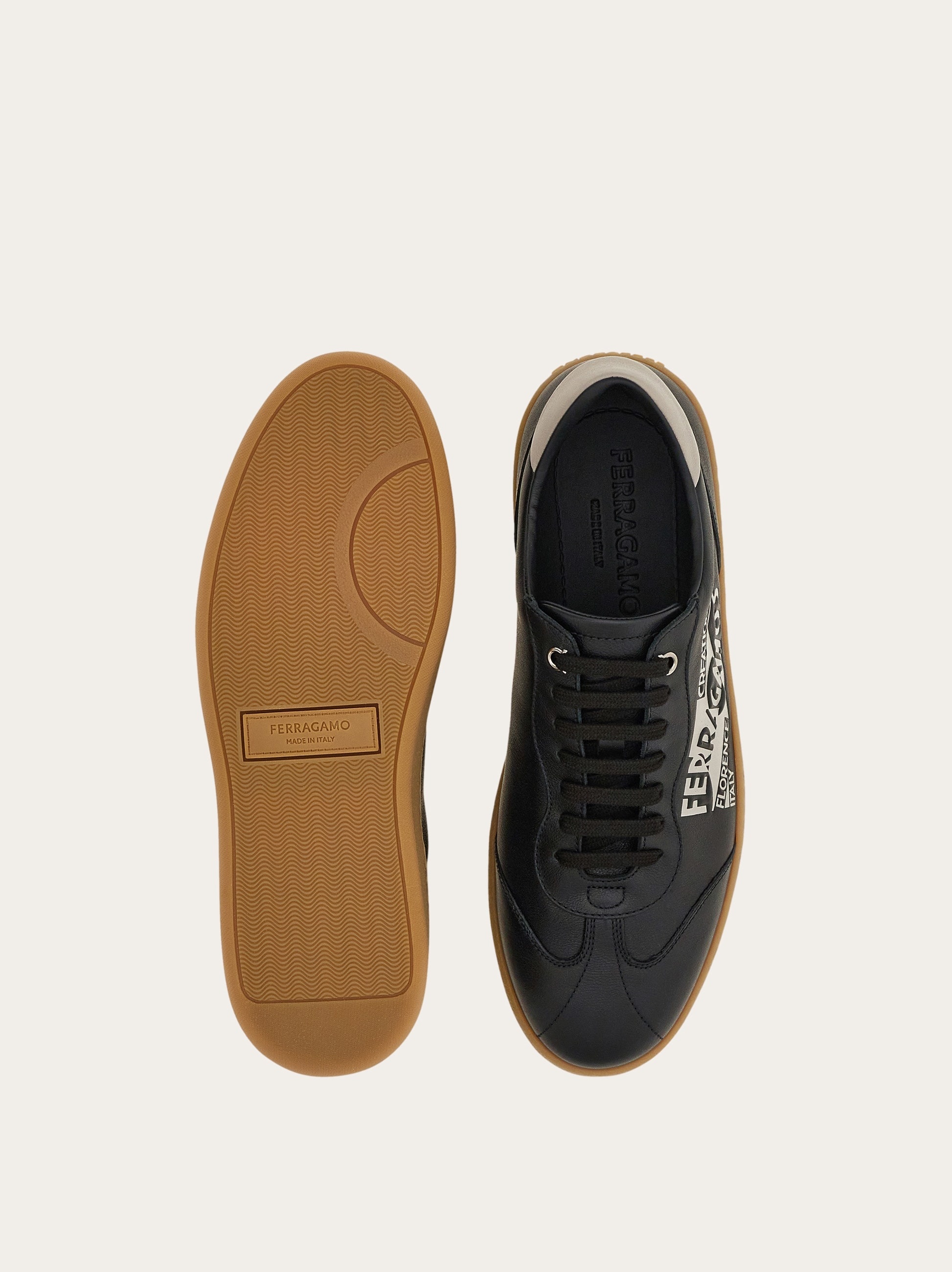 Low top sneaker with logo - 5