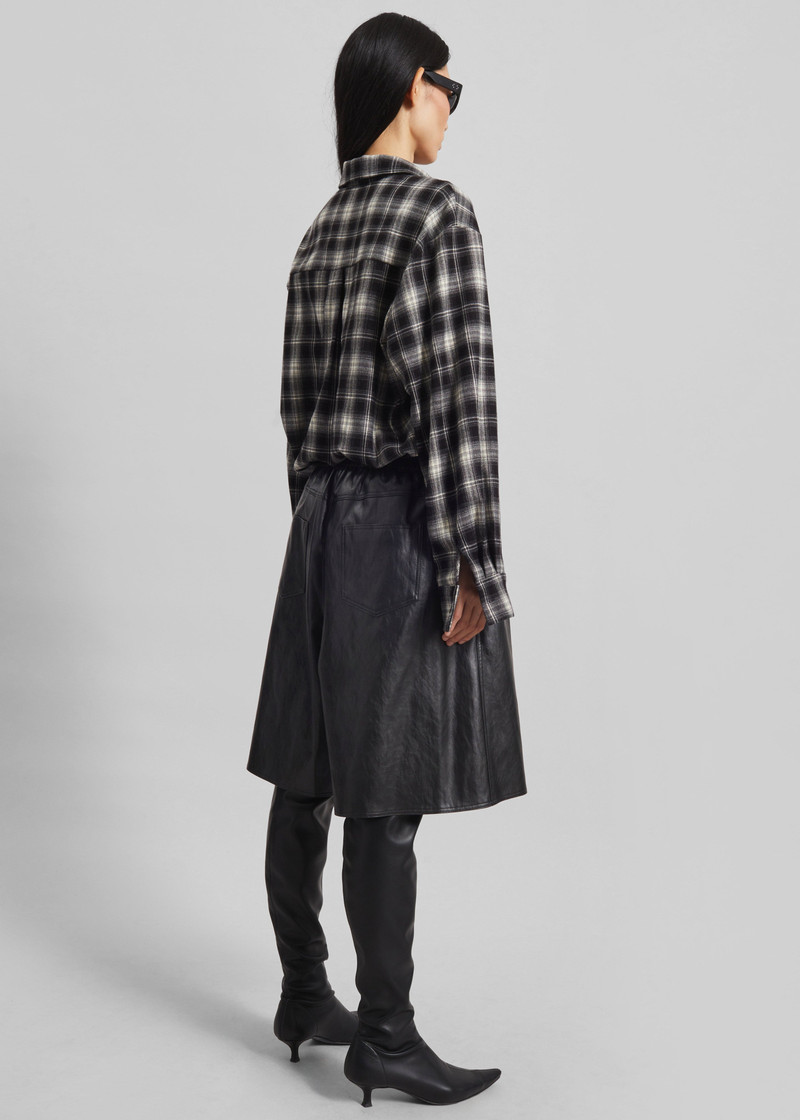 Risarven Faux Leather Bermuda Shorts - Black 9
