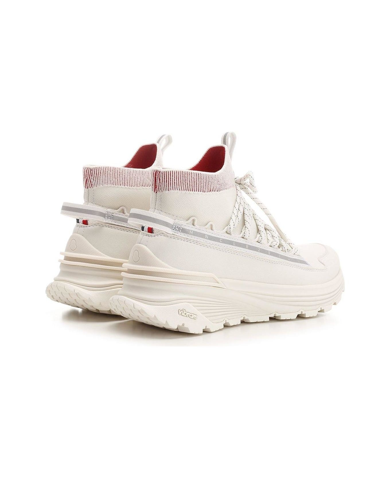 スニーカー MONCLER FW22 MONTE RUNNER HIGH SNEAKERS (4M00140 M2056P04) Moncler Monte Runner lace-up Sneakers | Silver | FARFETCH