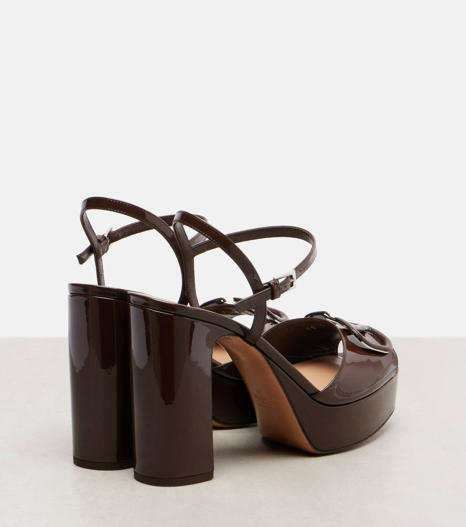 VLogo patent leather platform sandals - 2
