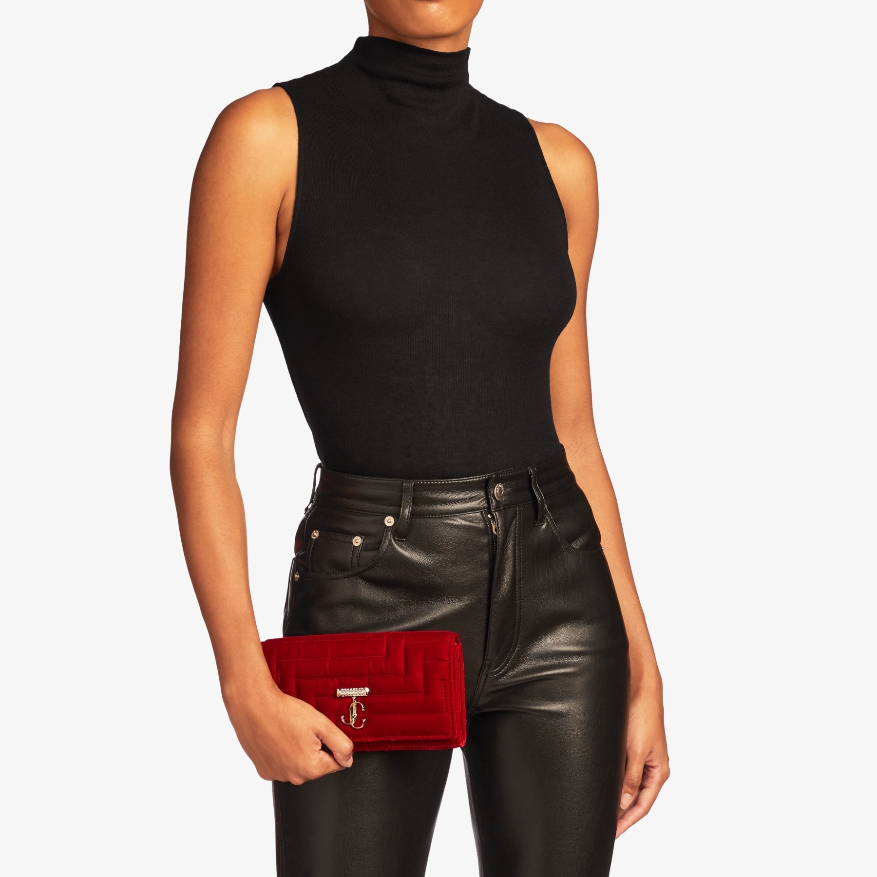 Varenne Wallet/chain
Red Quilted Velvet Wallet with Crystal Bar - 4