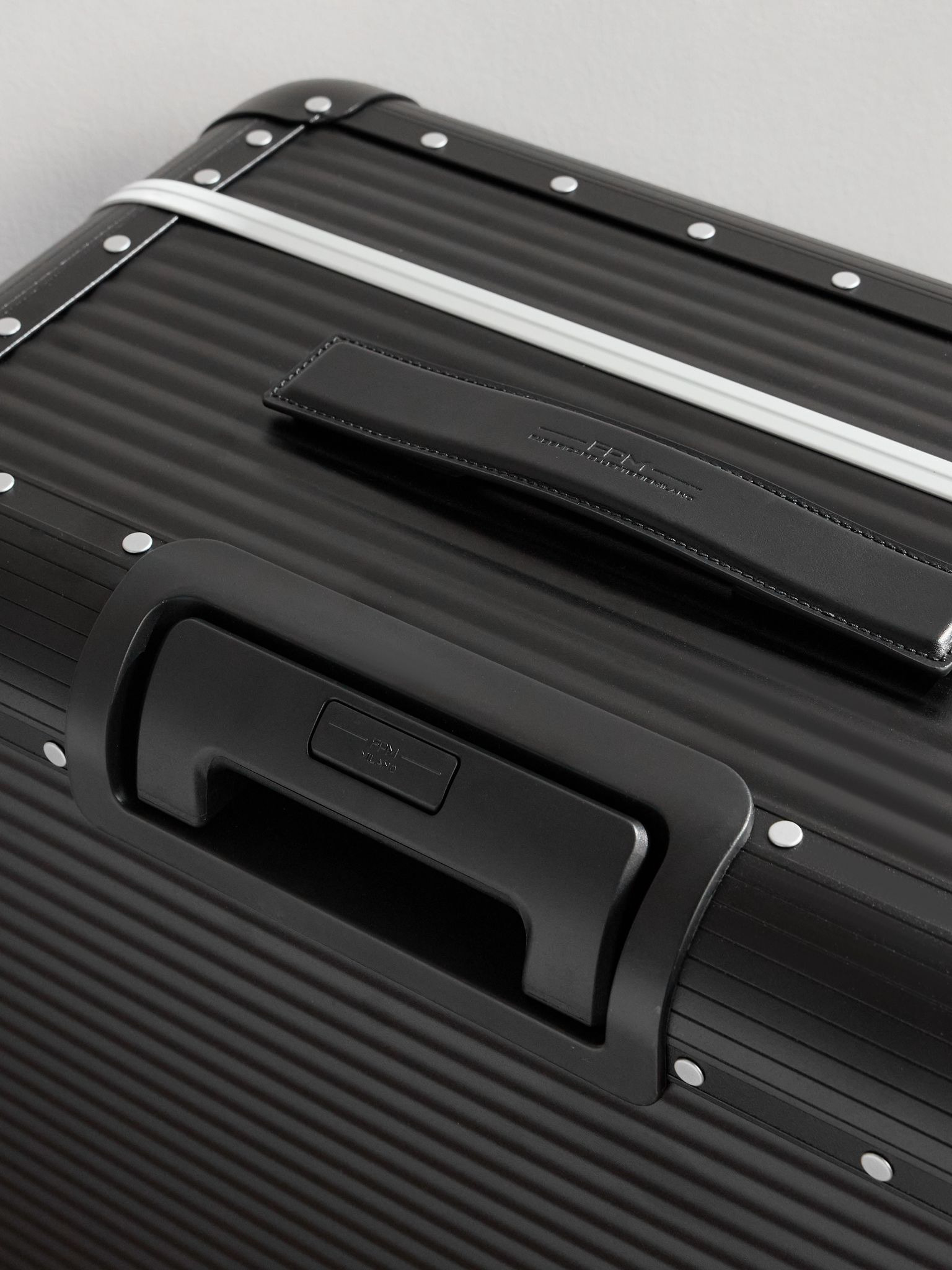 Bank Spinner 76cm Leather-Trimmed Polycarbonate Spinner Suitcase Black - 5