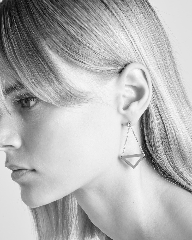 Eternal Gold cut-out drop earrings in yellow gold with diamonds 6