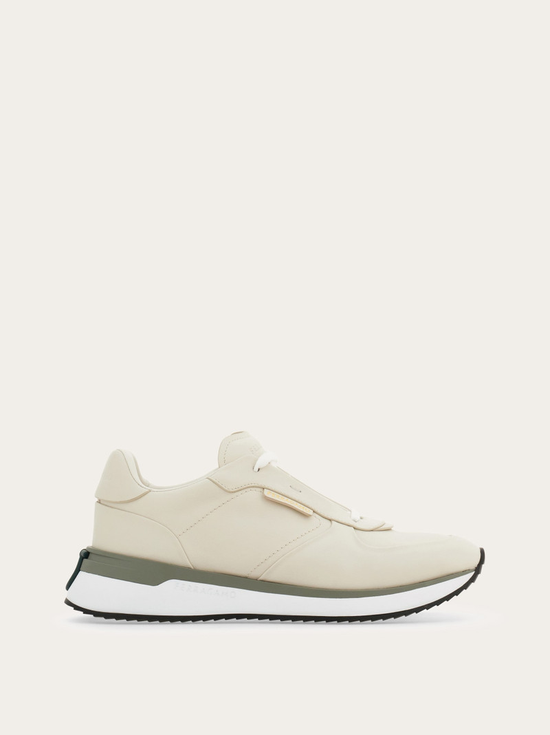 Low cut sneaker 1