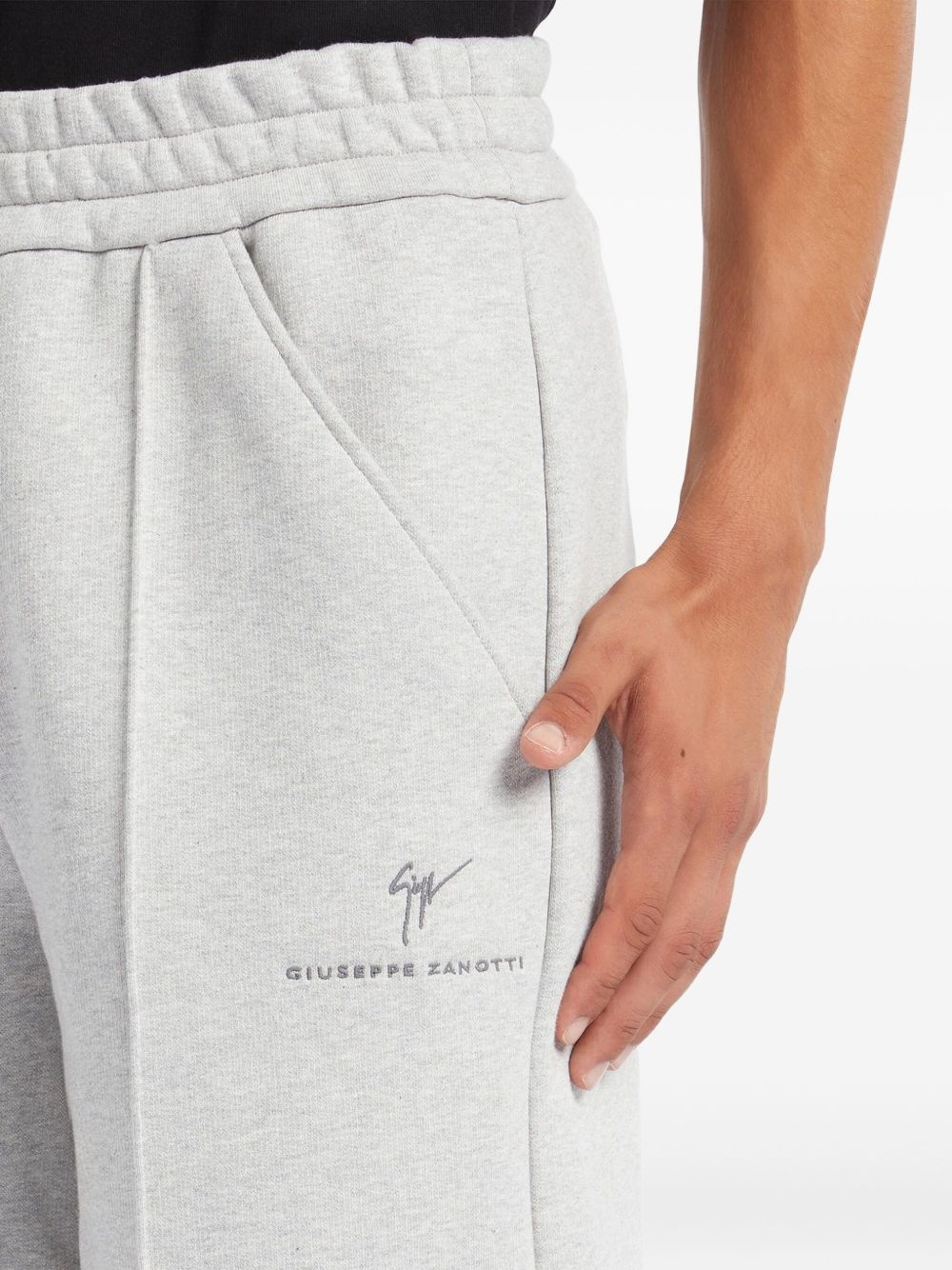 logo-embroidered shorts - 5