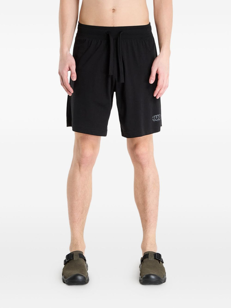 Spray shorts 1
