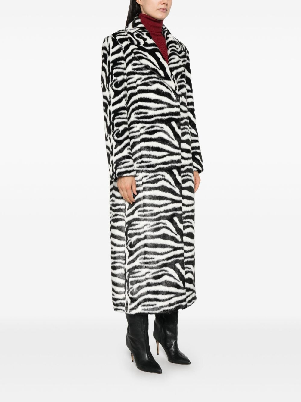 Fluffy Clasp coat - 3