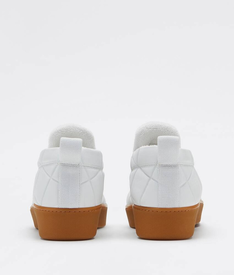Bottega Veneta quilt outlook