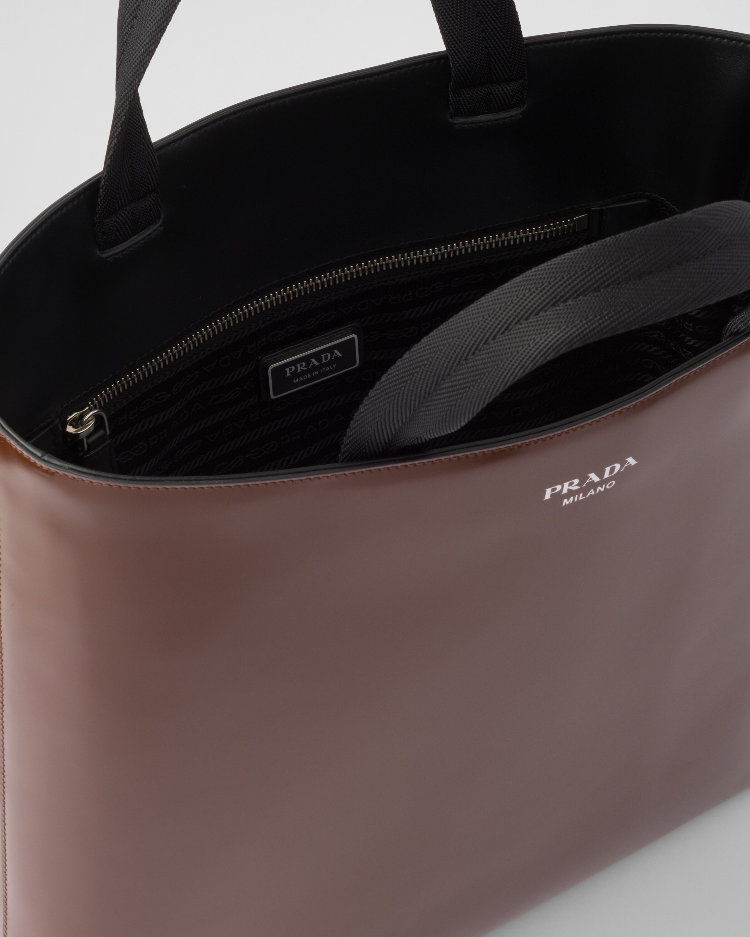 Brushed leather tote with water bottle - 4