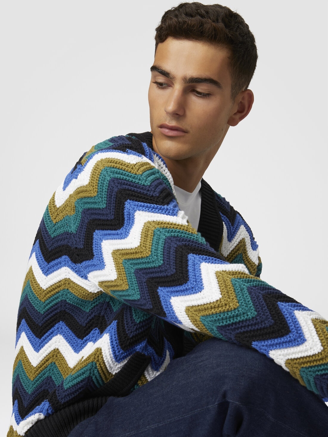Chevron knit cardigan with pockets and contrasting piping - 4