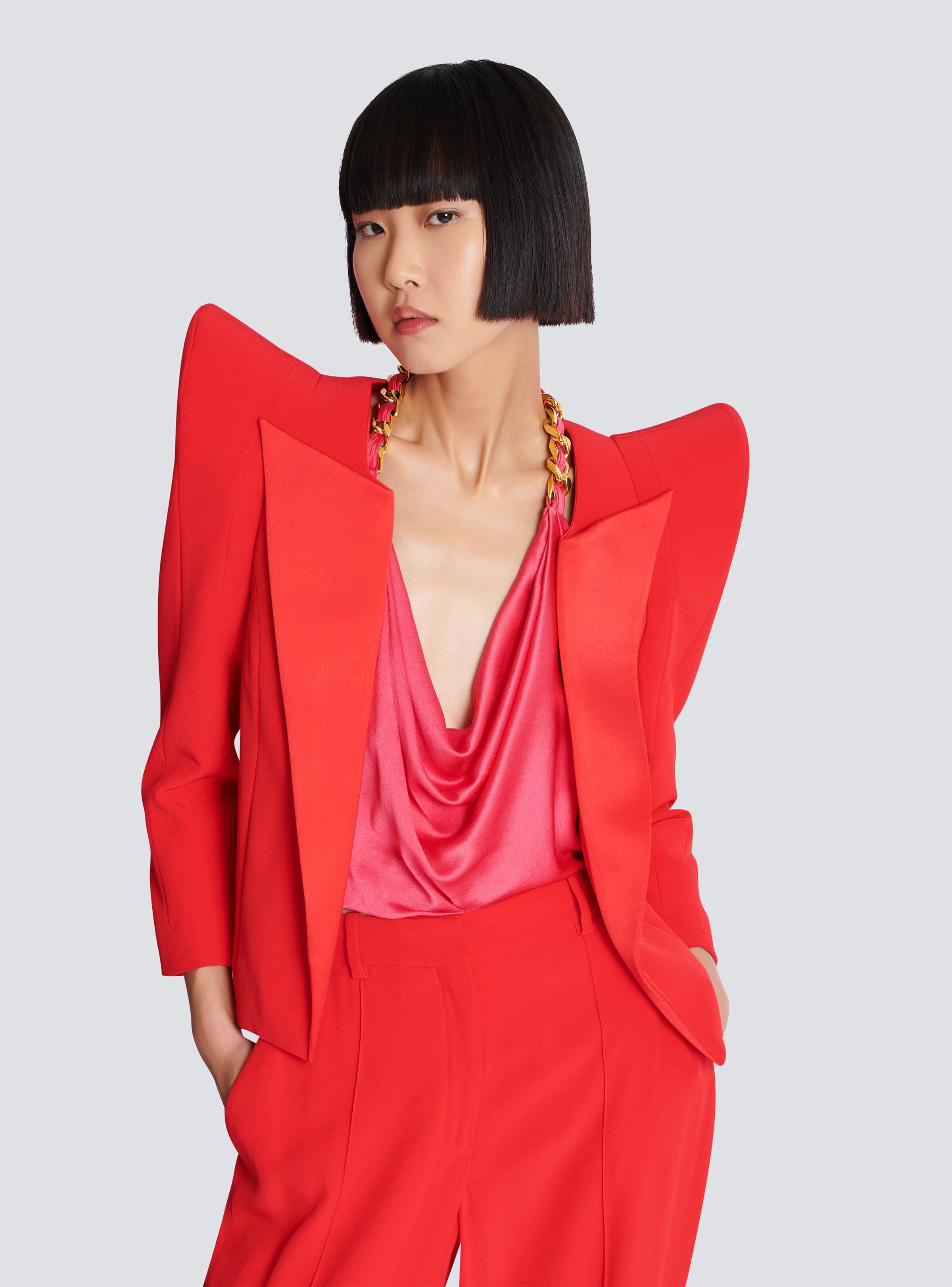 Cropped crepe jacket with structured shoulders - 6