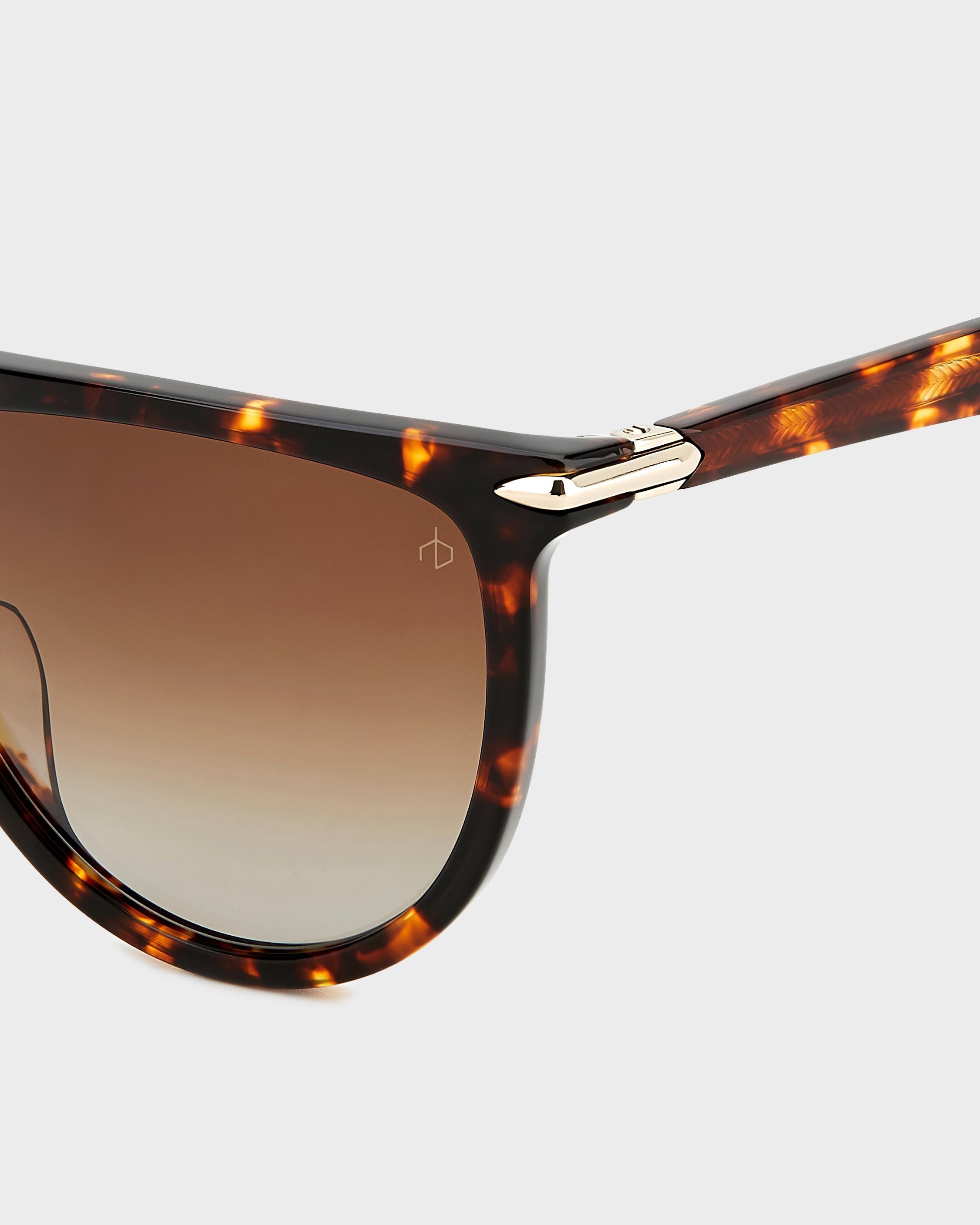 Serena
Shield Sunglasses - 3