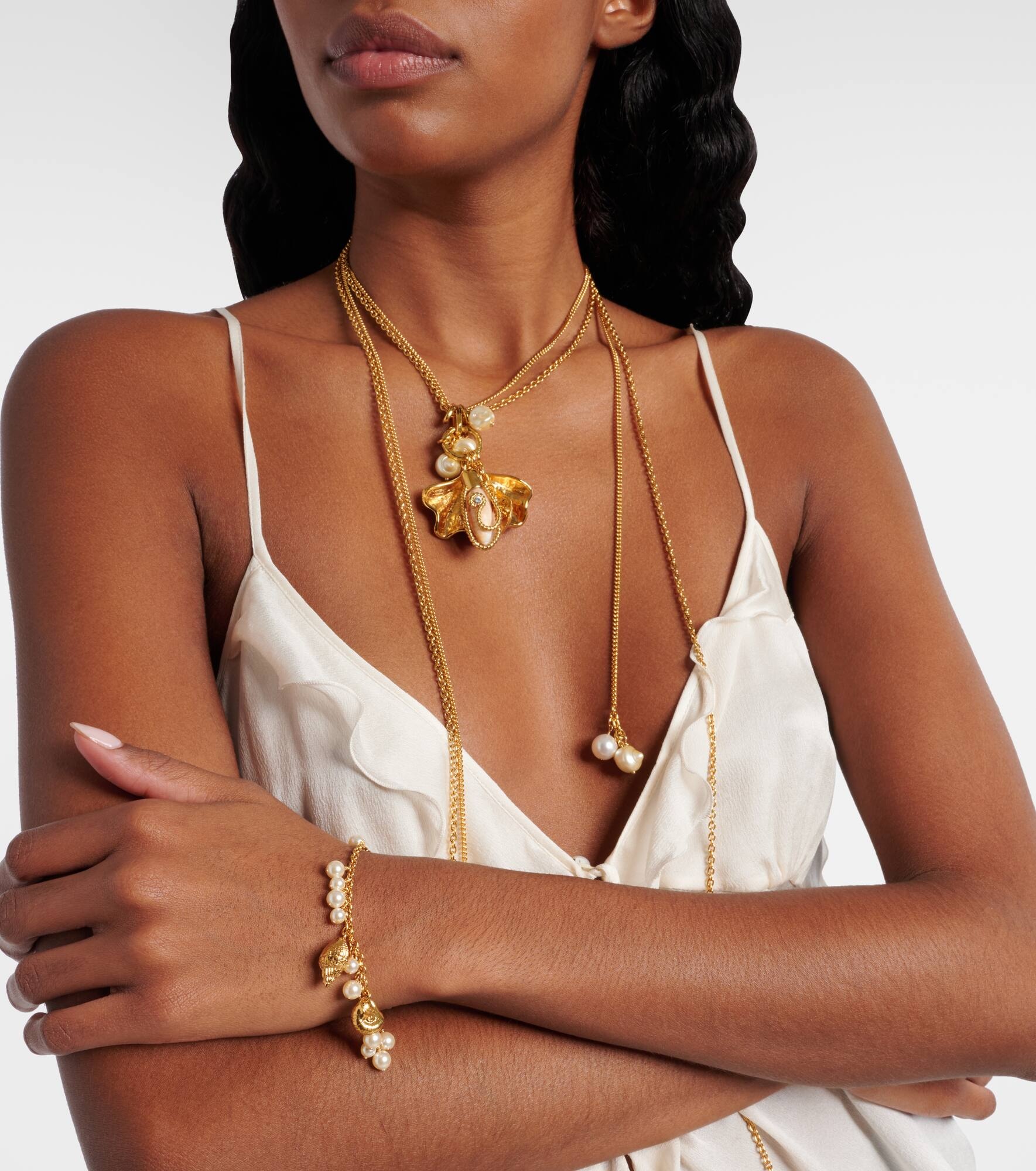 Faux pearls shell-embellished charm bracelet - 3