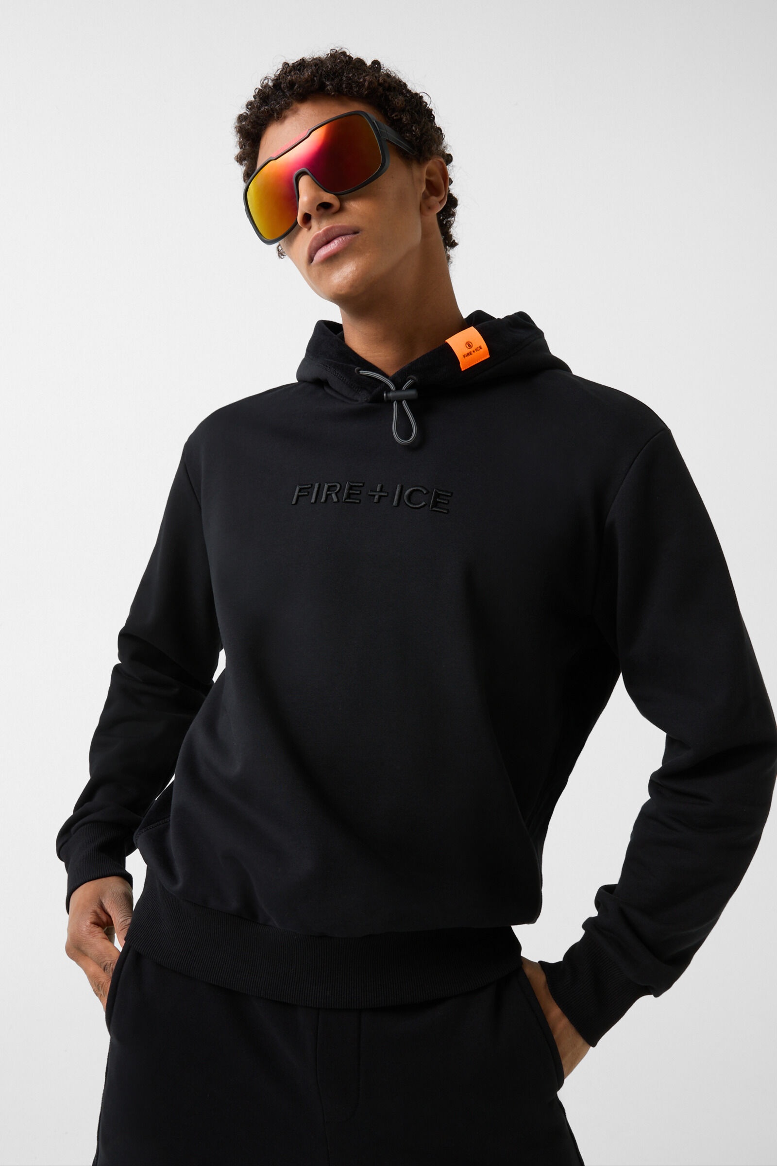 Delvin Hoodie in Black - 2