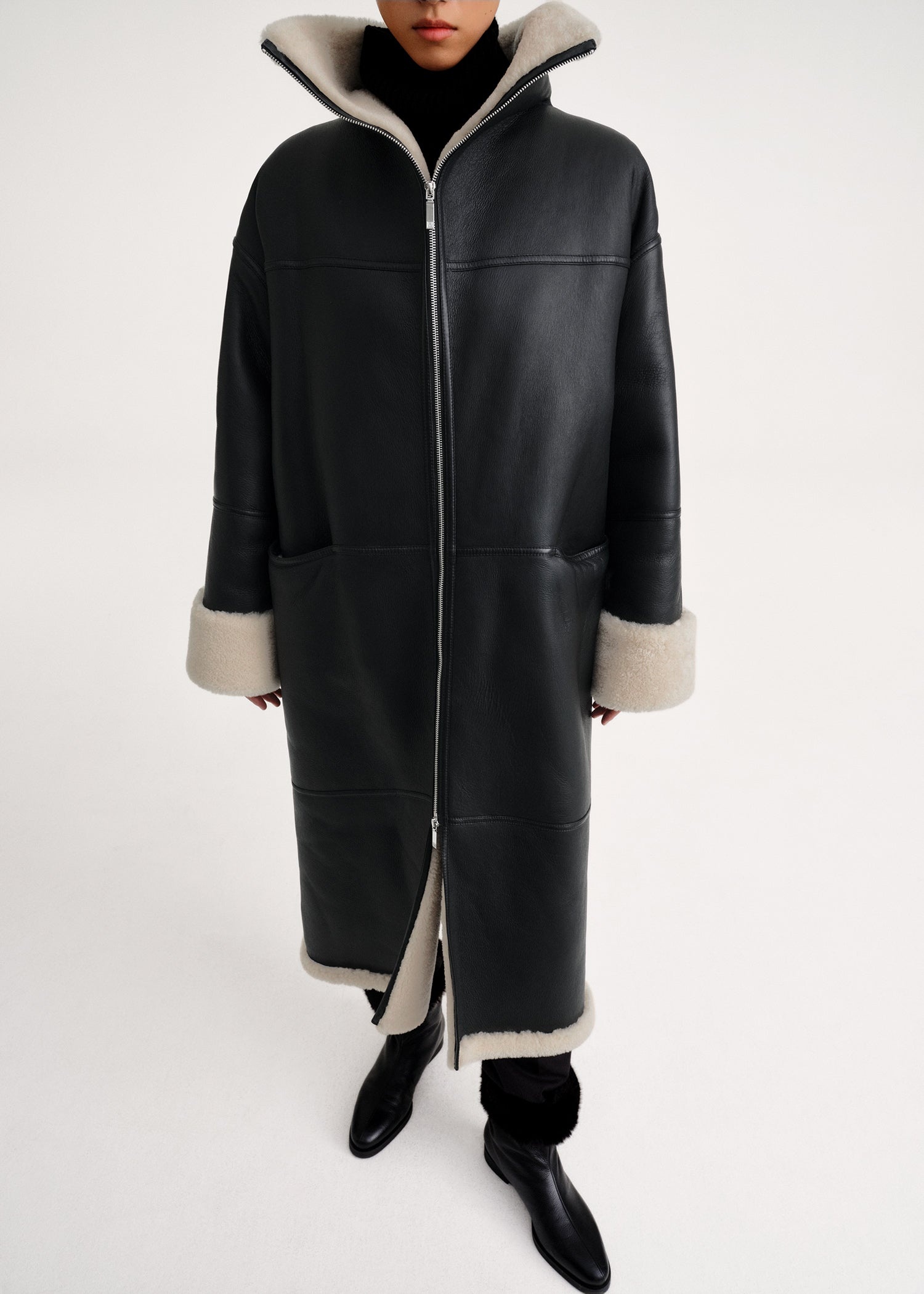 Signature shearling coat black/off-white - 5
