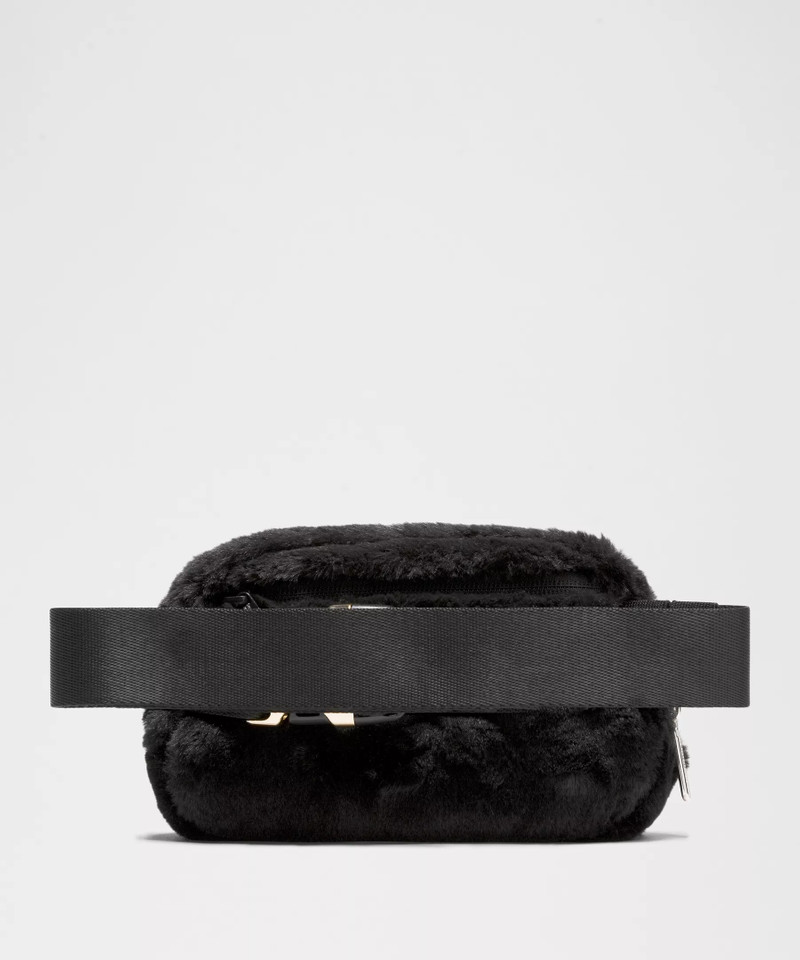 Everywhere Belt Bag *Plush Fleece 3