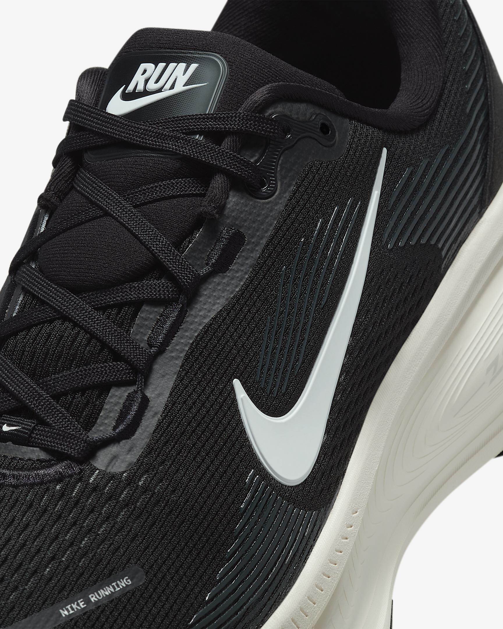 Nike Vomero 18 Men's Road Running Shoes (Wide) - 7