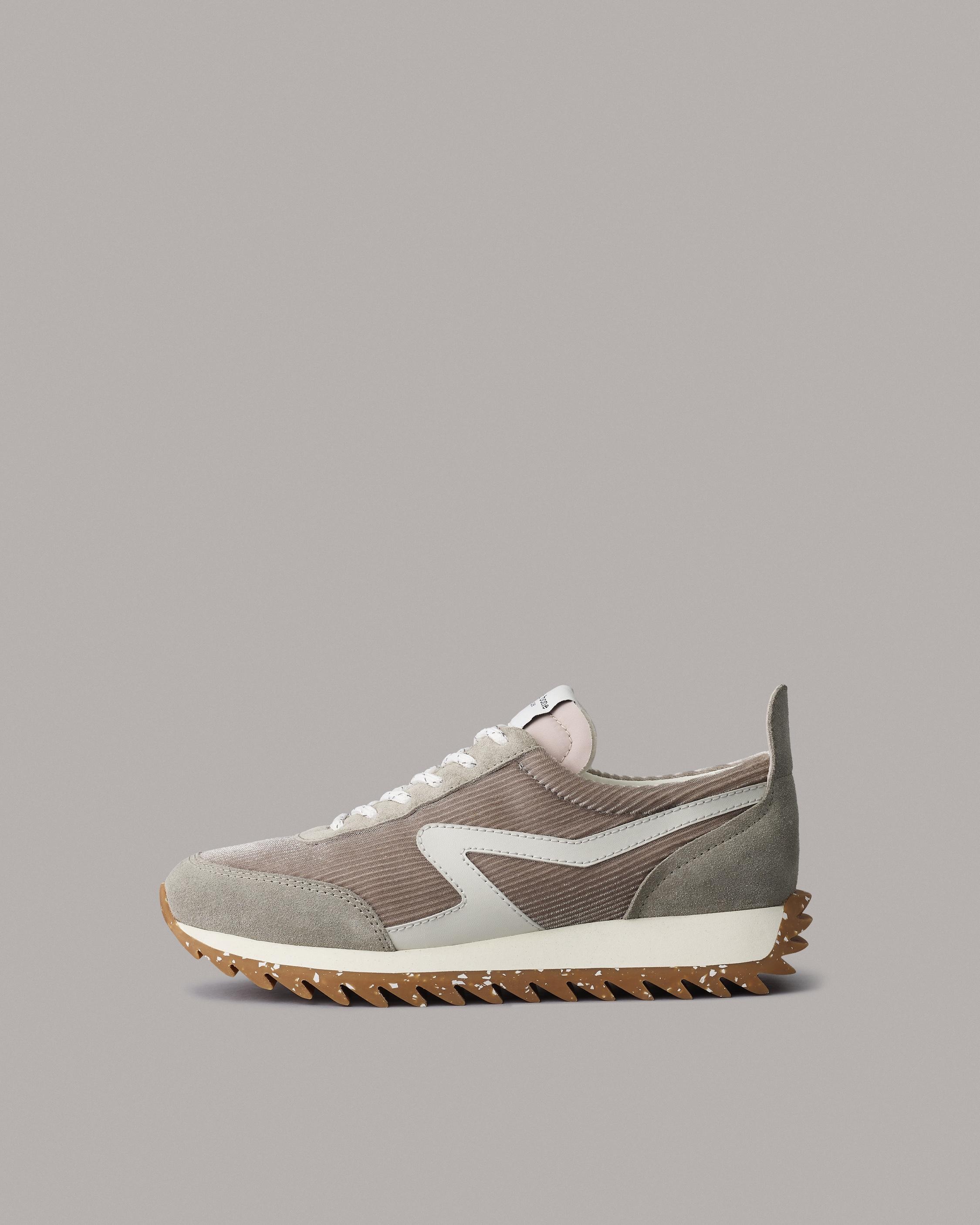 Retro Runner - Corduroy
Low Top Sneaker - 1