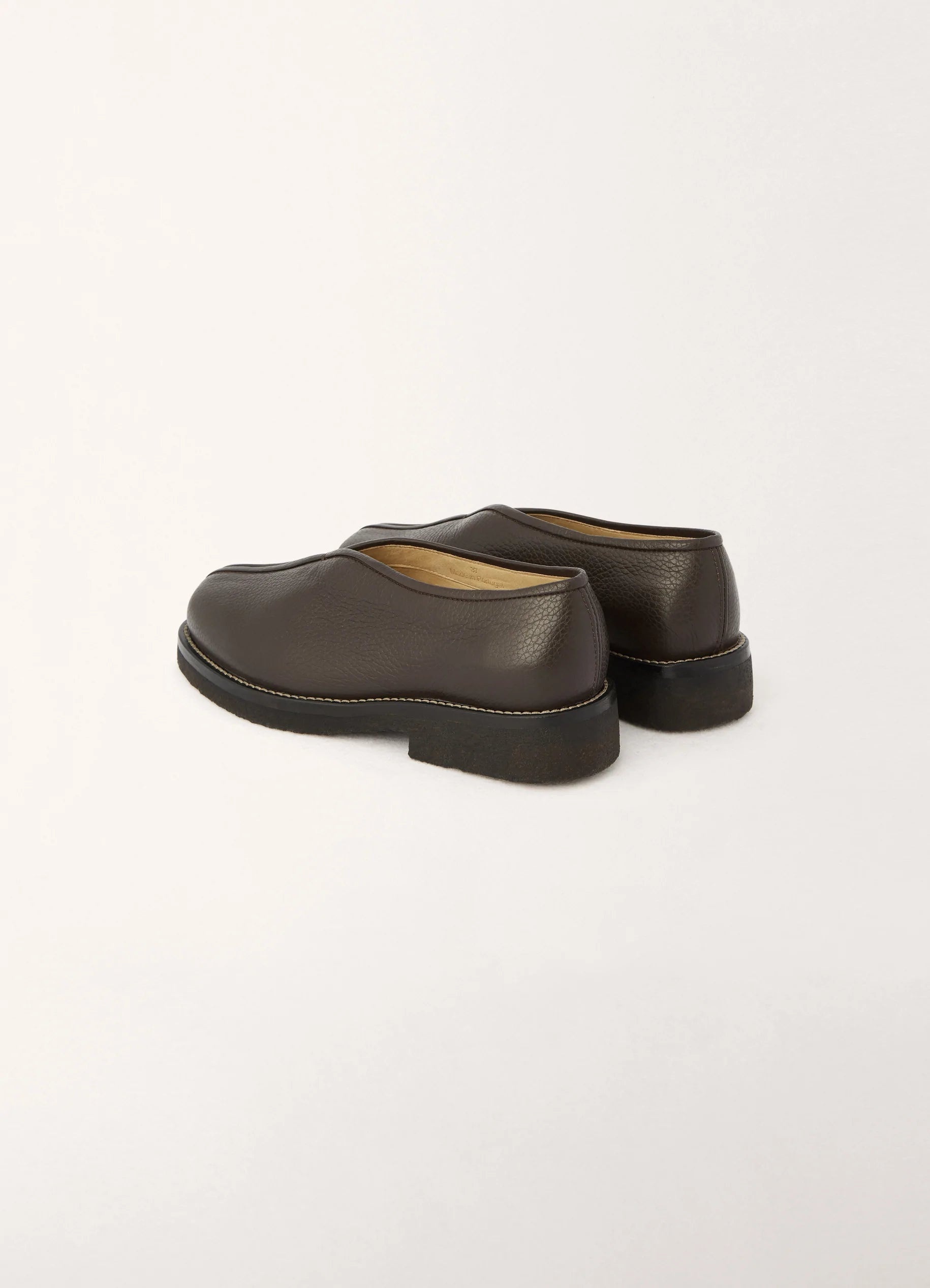 WOMEN PIPED SLIPPERS
GRAINE CALF LTH - 4