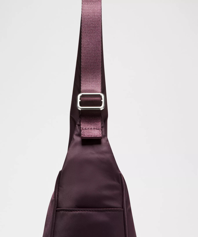 City Essentials Shoulder Bag 4L 4