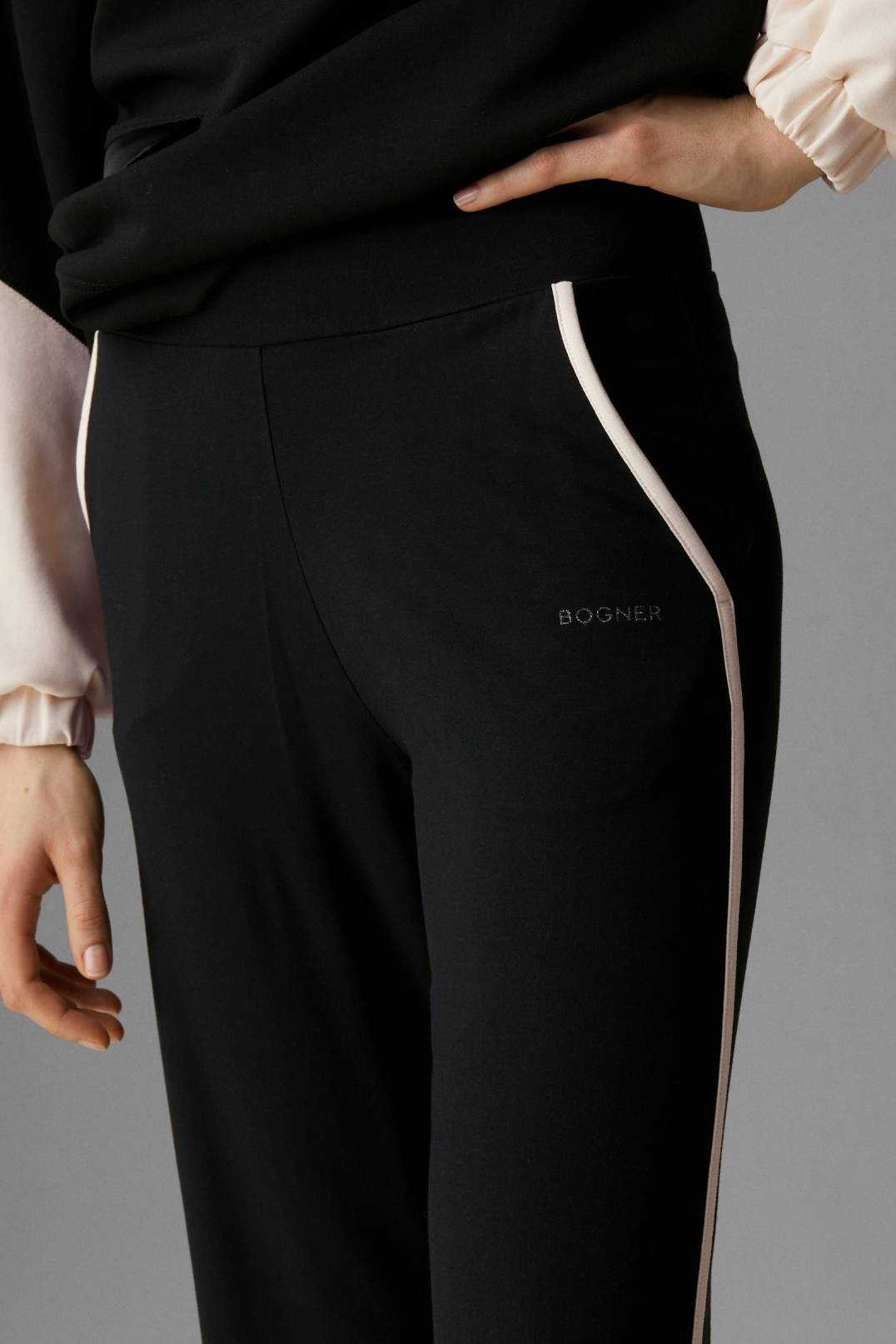 LONIE JOGGING PANTS IN BLACK - 5