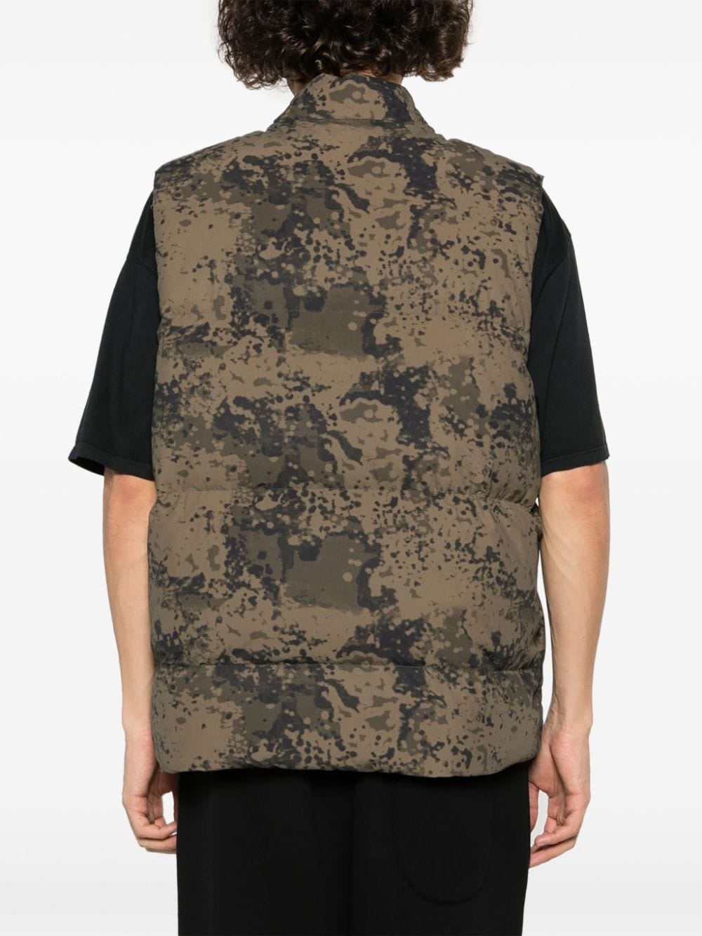 camouflage-print puffer gilet - 4