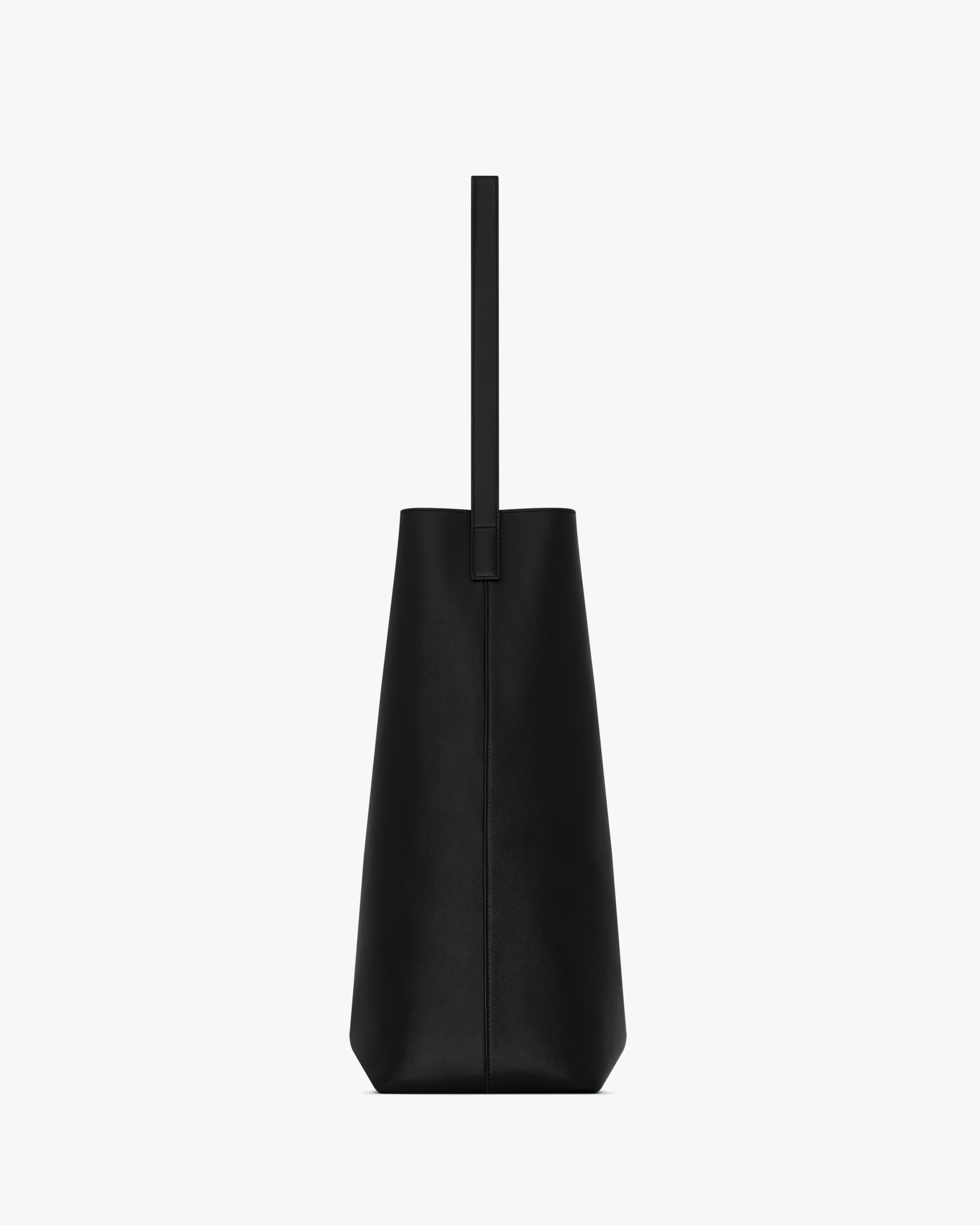 BOLD HOBO BAG IN SMOOTH LEATHER - 4