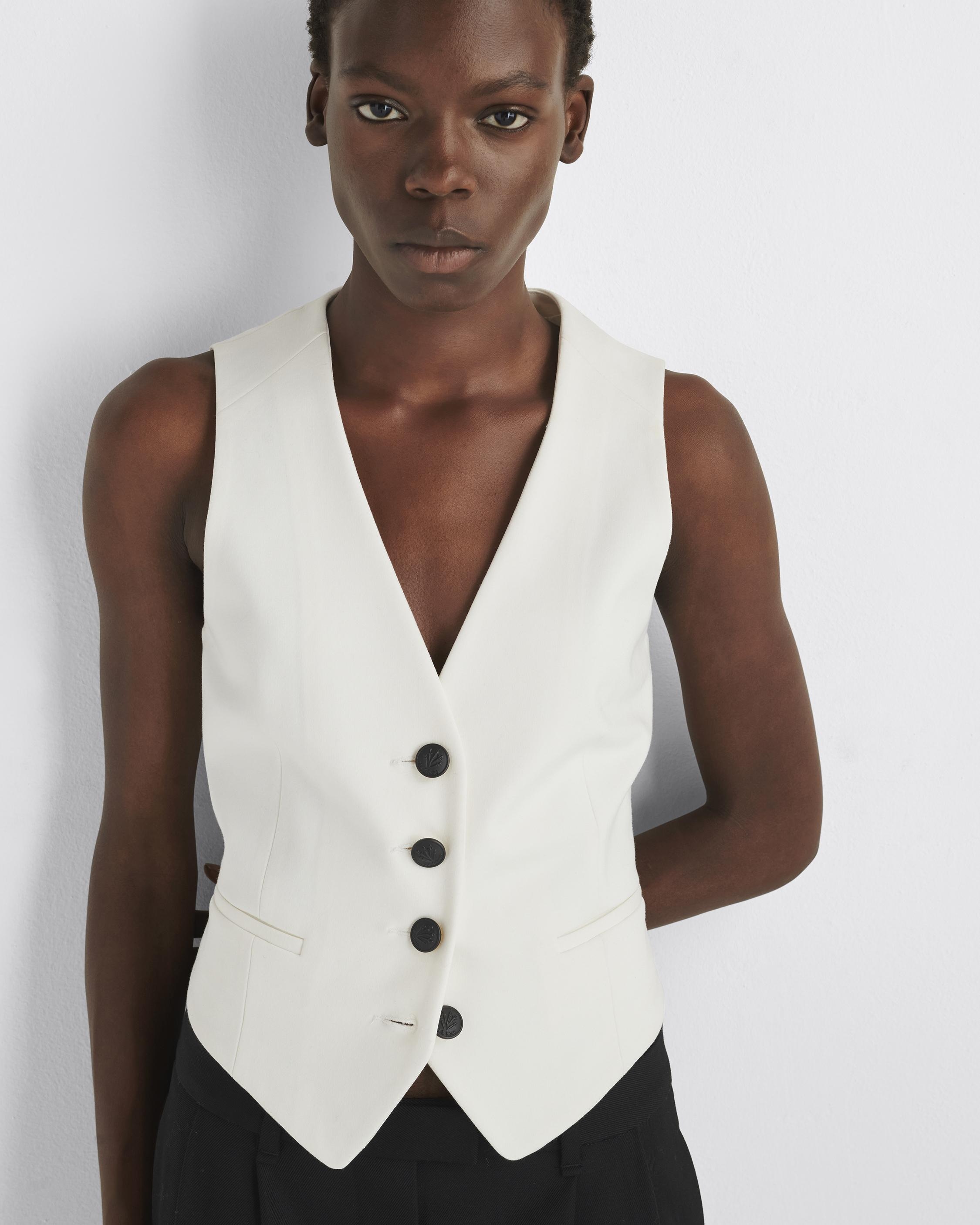 Priya Ponte Vest
Tailored Fit - 2