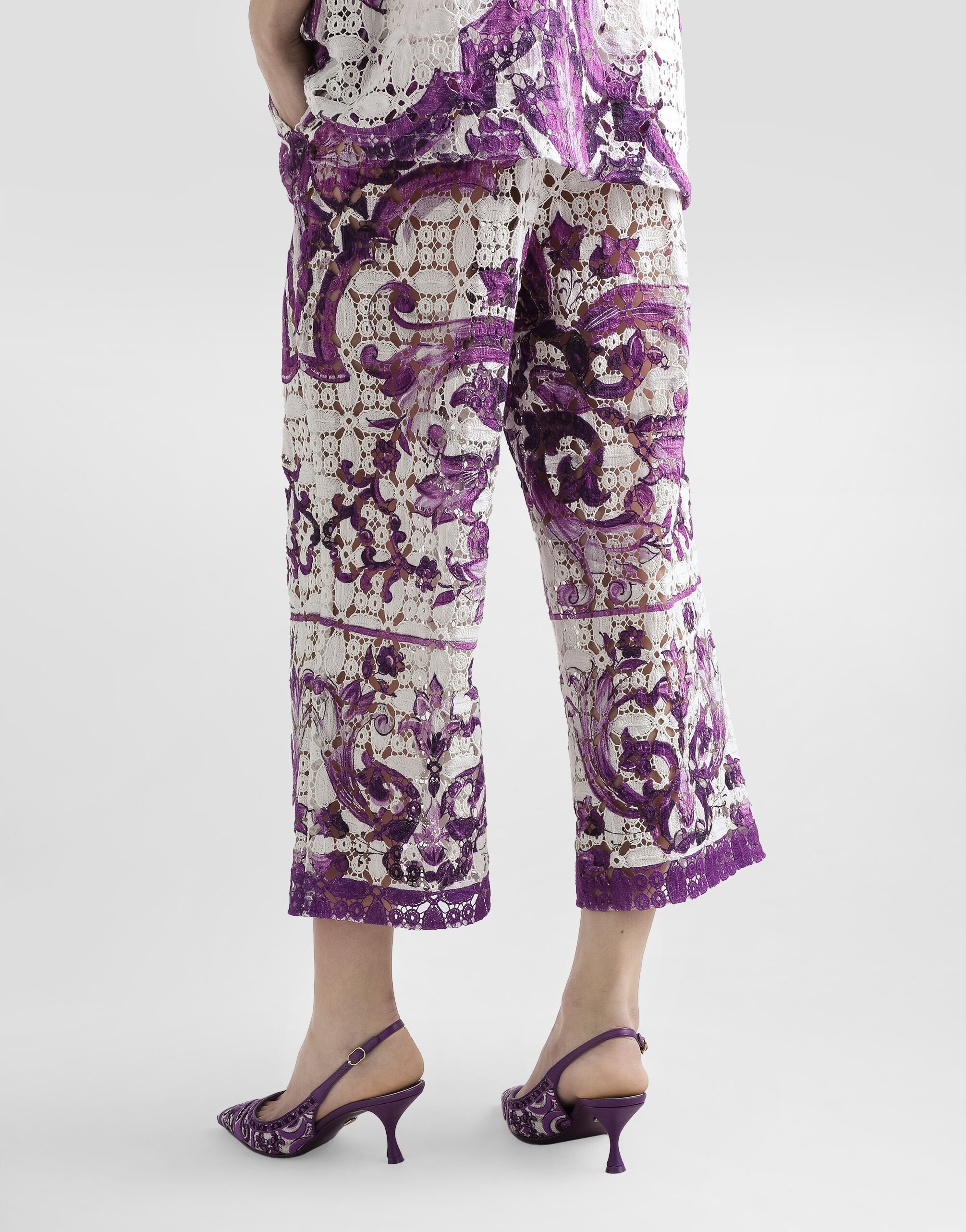 Majolica-print crochet lace trousers - 5