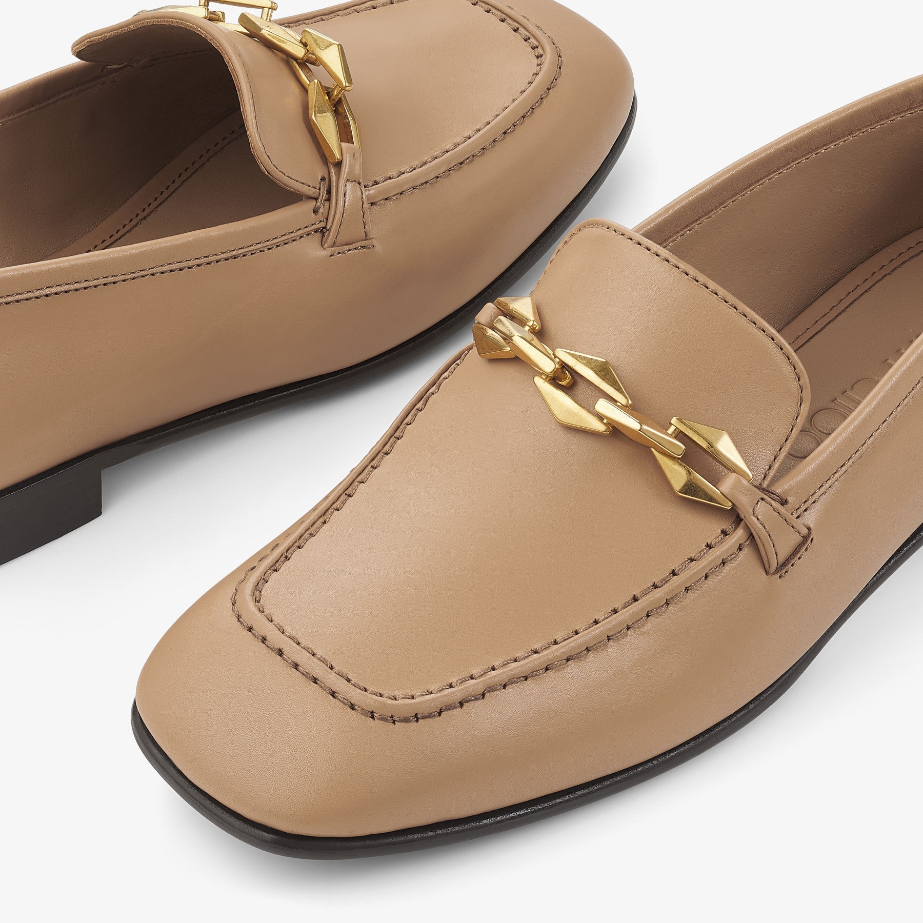 Diamond Tilda Loafer
Biscuit Calf Leather Loafers with Diamond Chain - 3