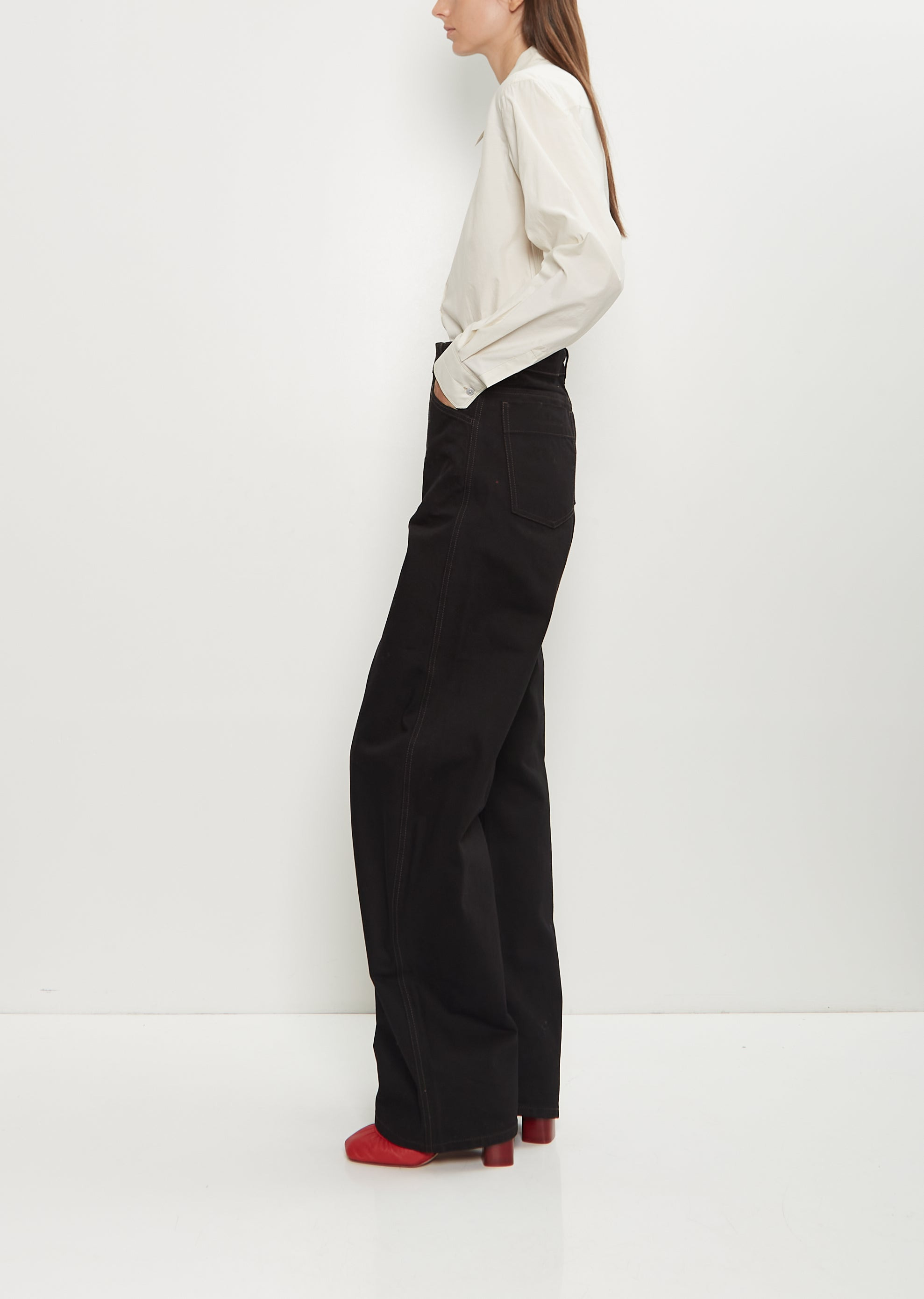 High Waisted Curved Denim Pants — Black - 2