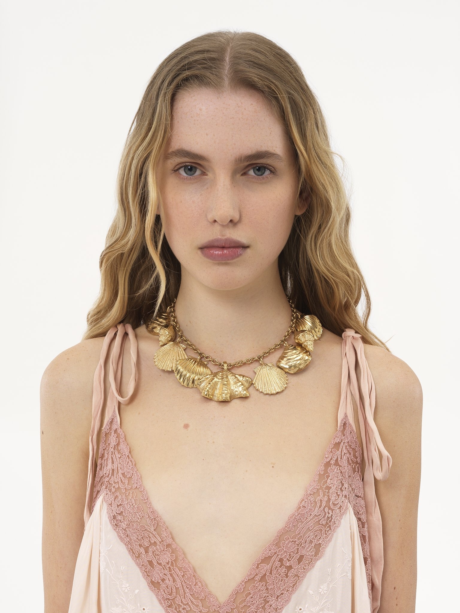 THE CHLOÉ SHELLS NECKLACE - 2