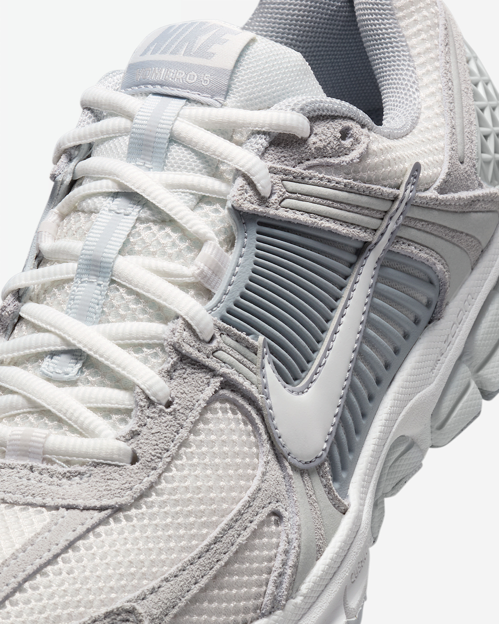 Nike Zoom Vomero 5 Women's Shoe - 7