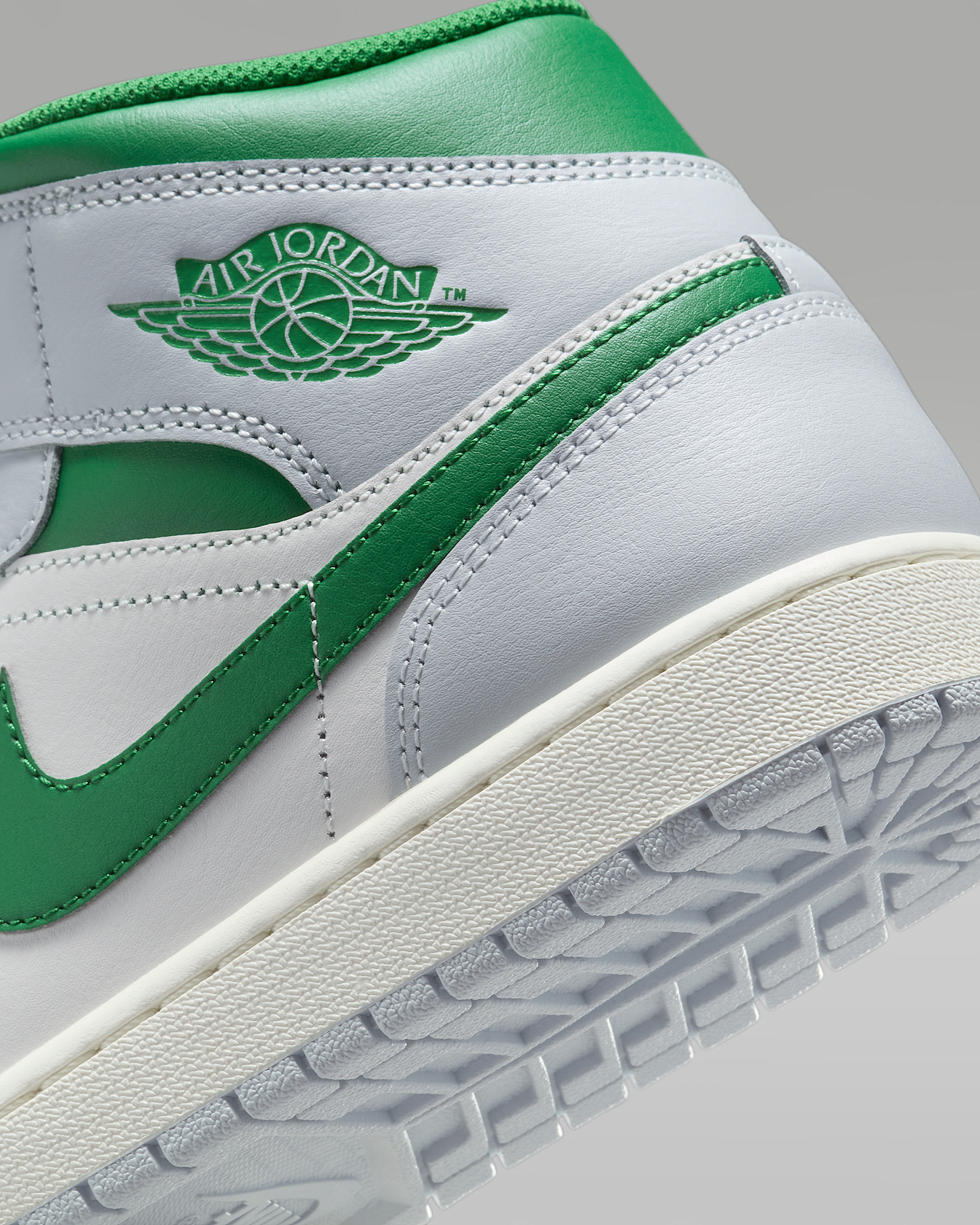 Air Jordan 1 Mid Men's Shoes - 8