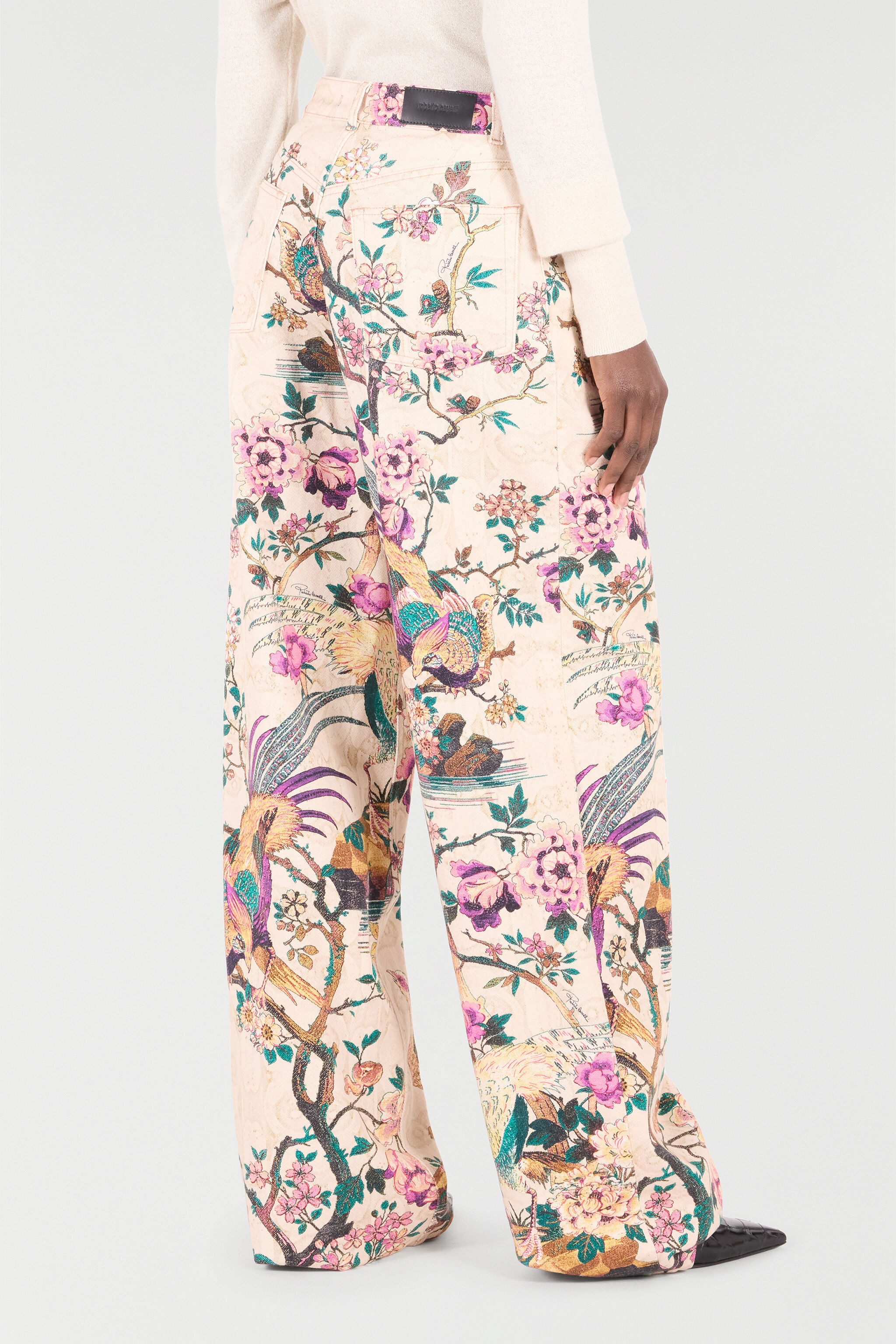 Jeans With Oriental Bird Print - 4