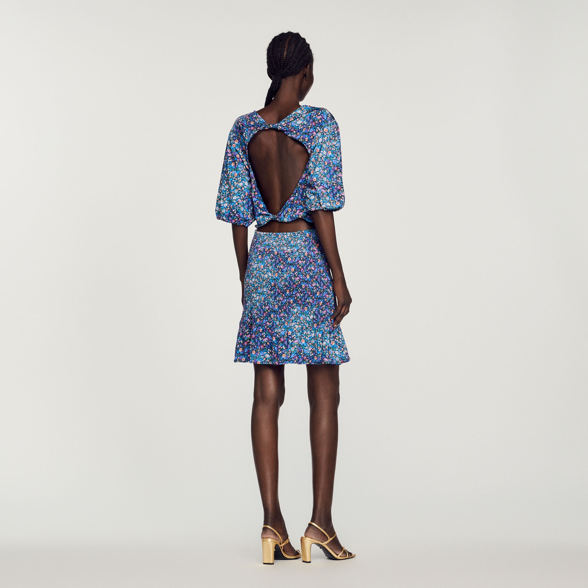 Short dress with floral print - 6
